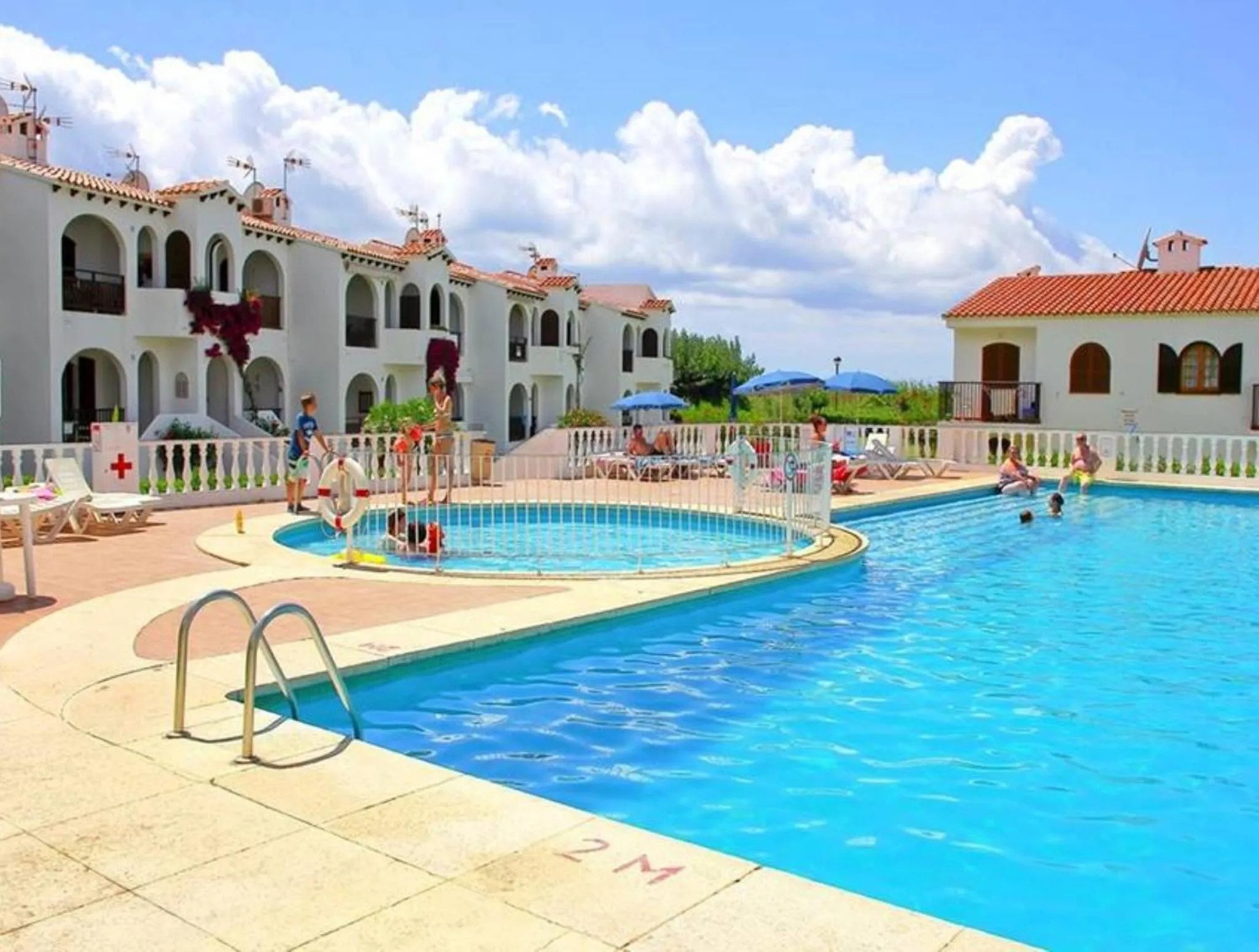 Swimming pool in Girasol Garden Superior 2-b