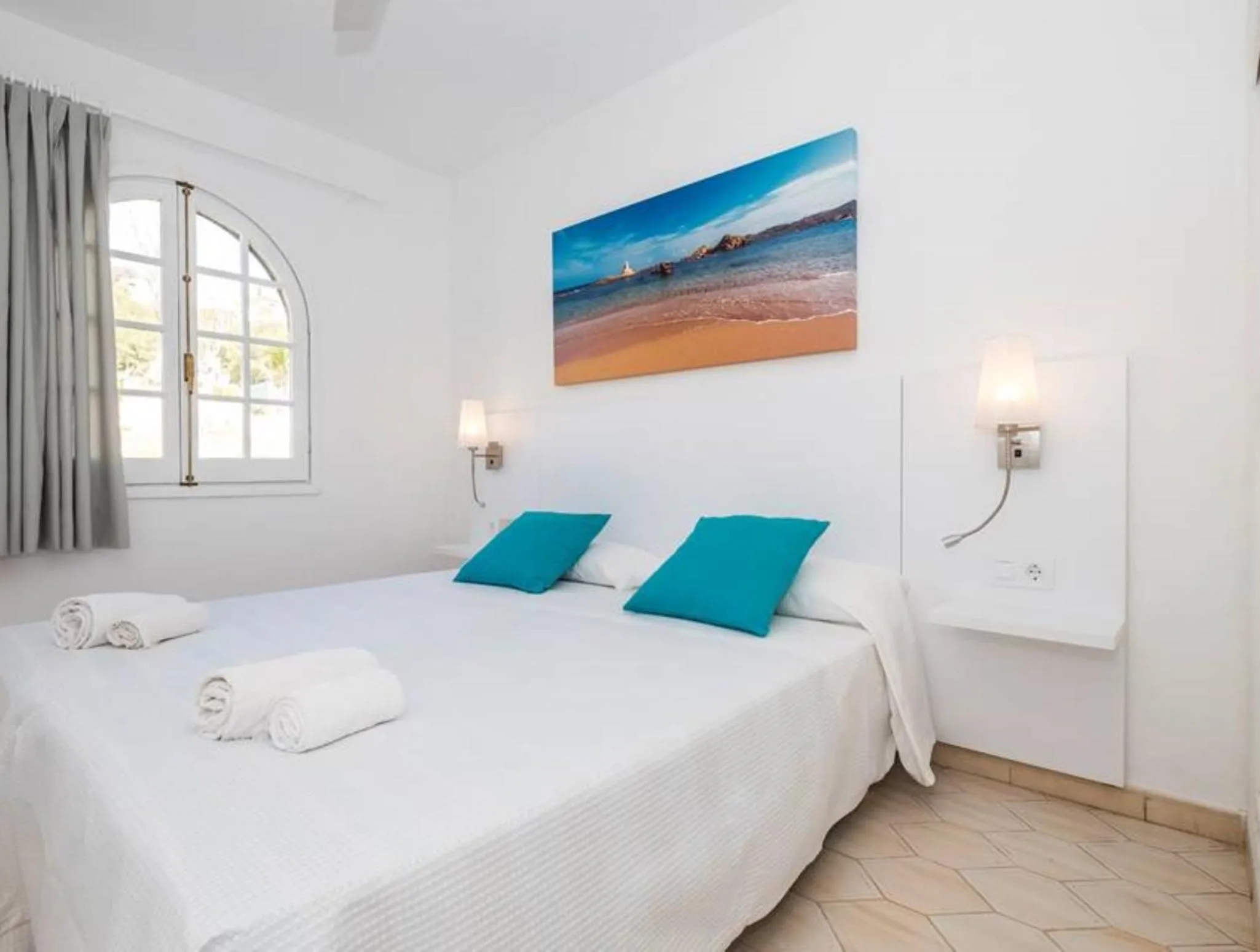 Bedroom, Bed in Girasol Garden Superior 2-b