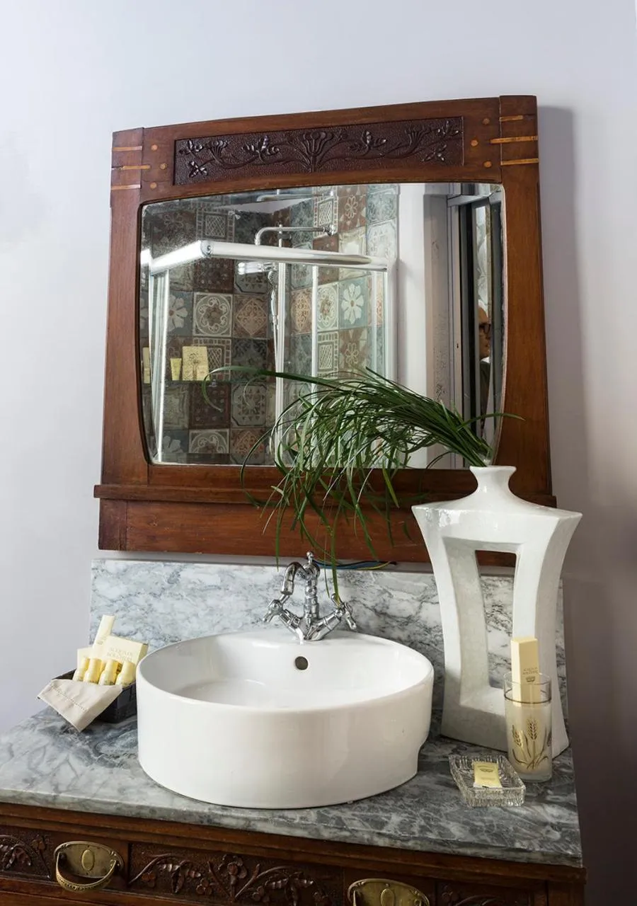 Shower in Navona Grand Suite