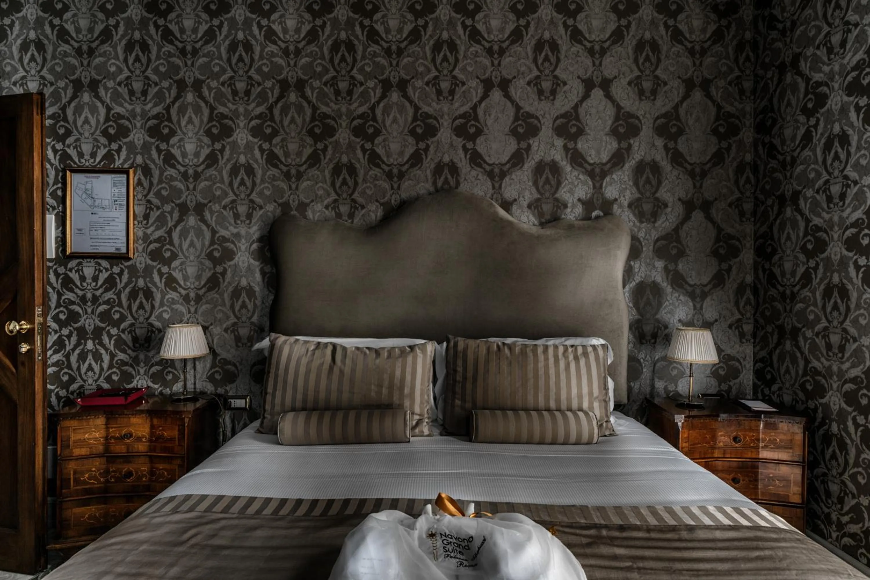 Photo of the whole room, Bed in Navona Grand Suite