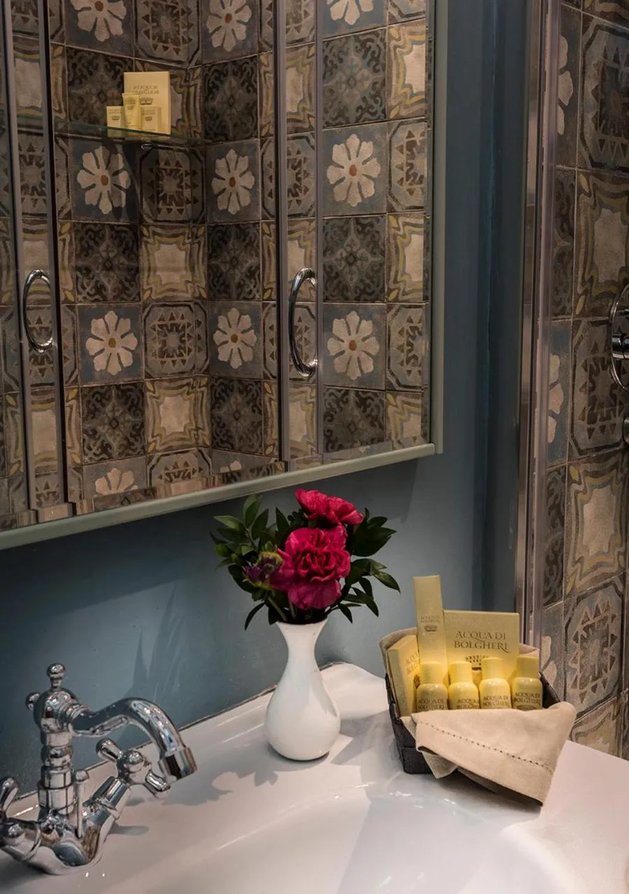 Shower in Navona Grand Suite