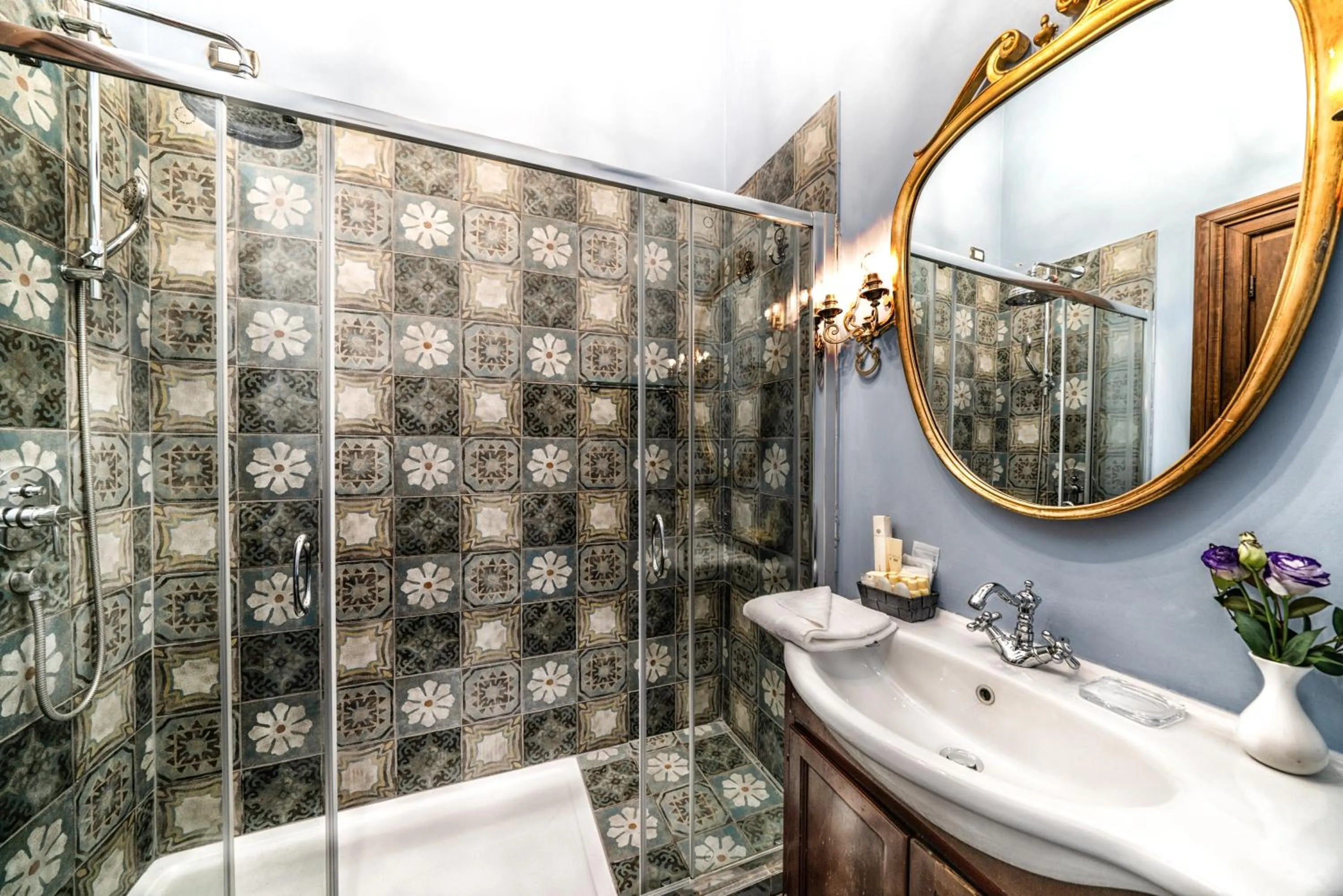 Shower in Navona Grand Suite