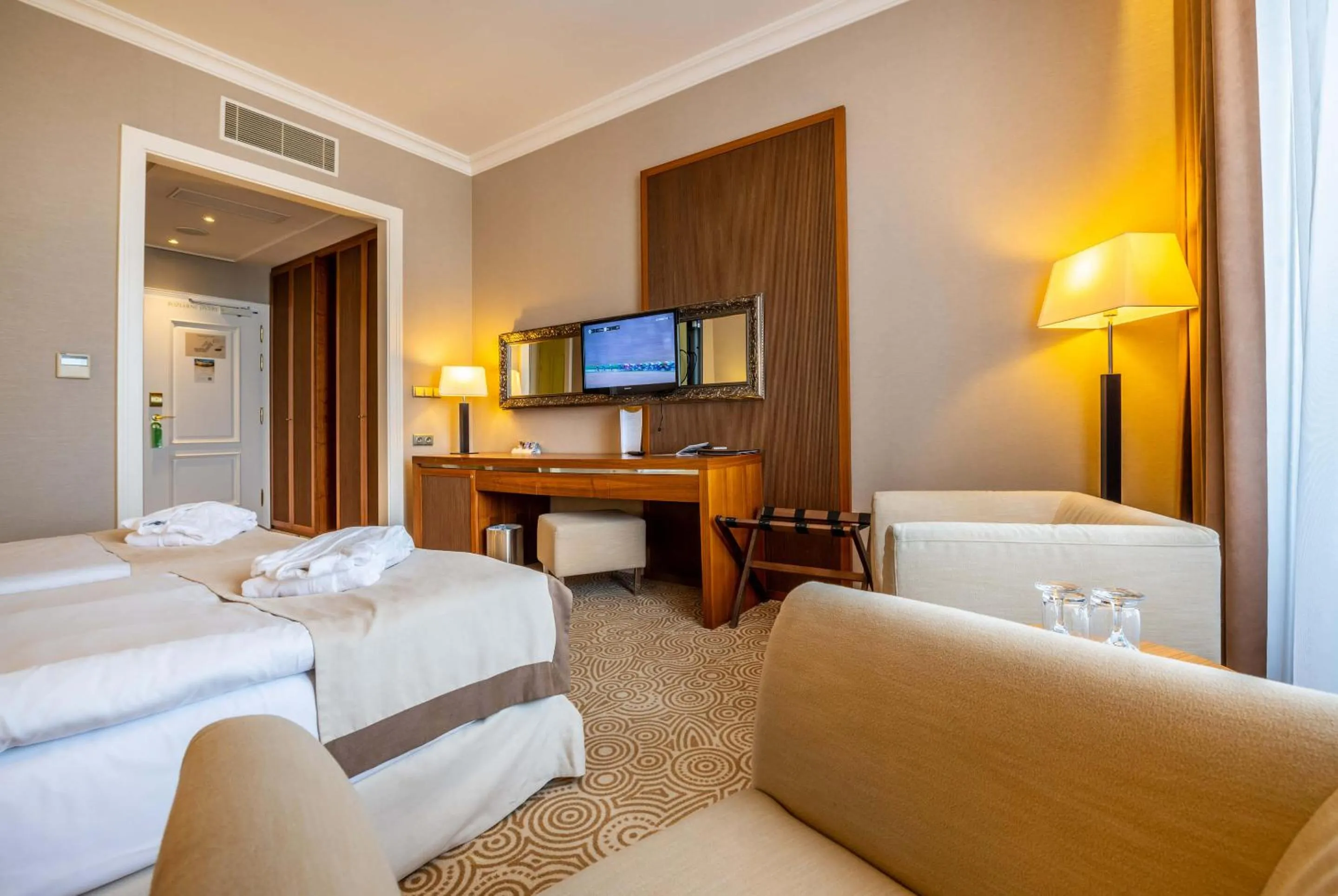 TV and multimedia, Bed in Hotel Elizabeth