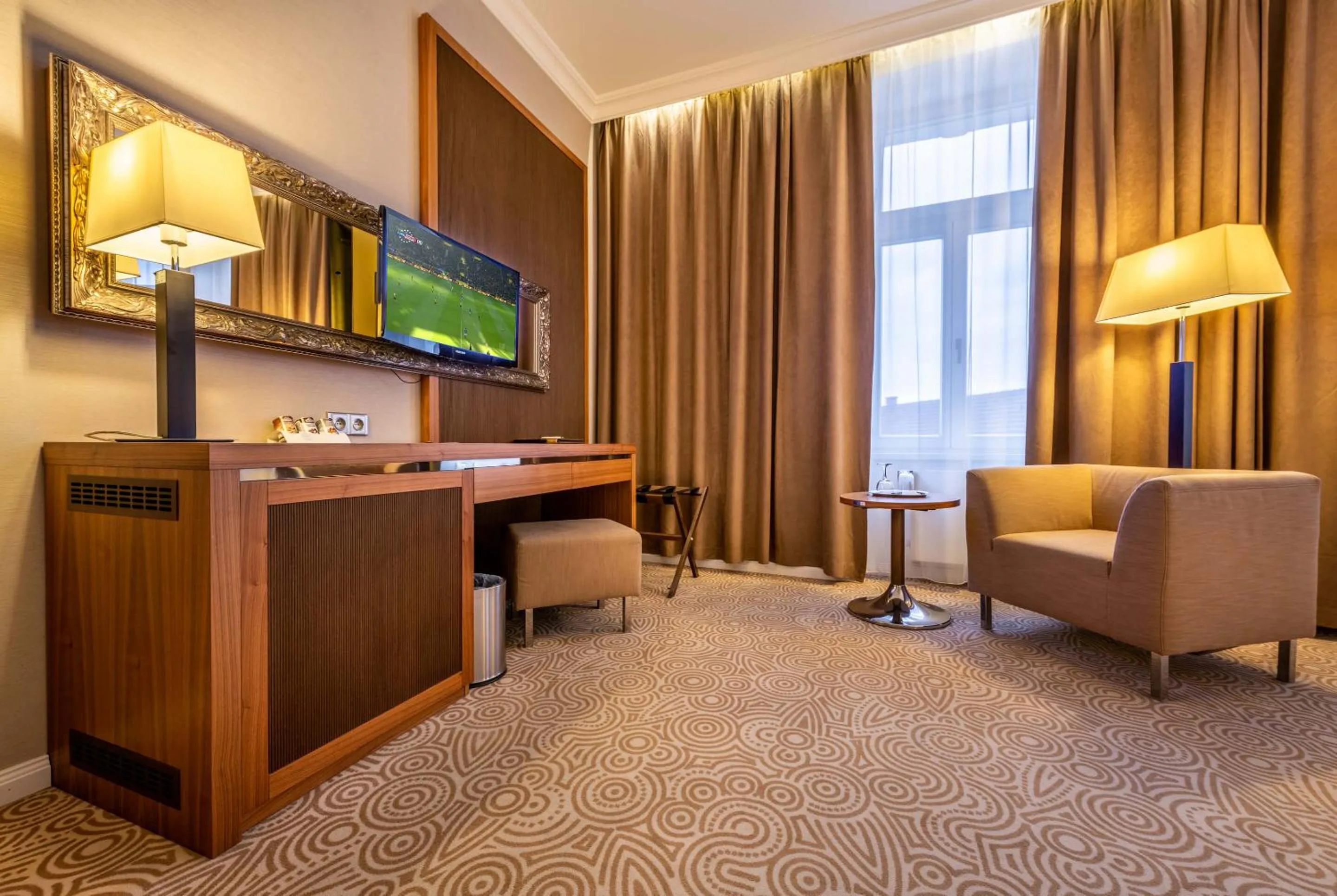 TV and multimedia in Hotel Elizabeth