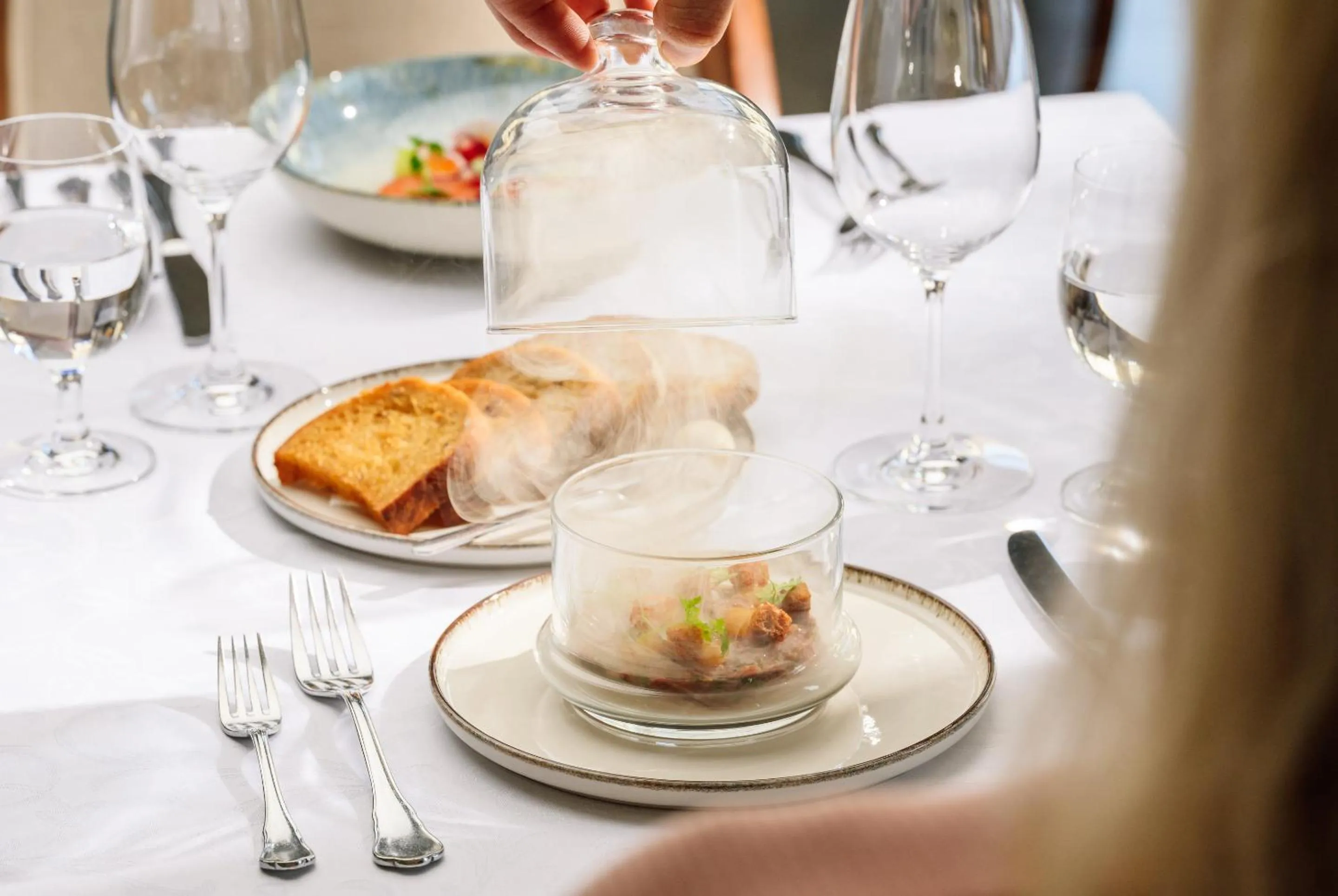 Restaurant/places to eat in Hotel Elizabeth