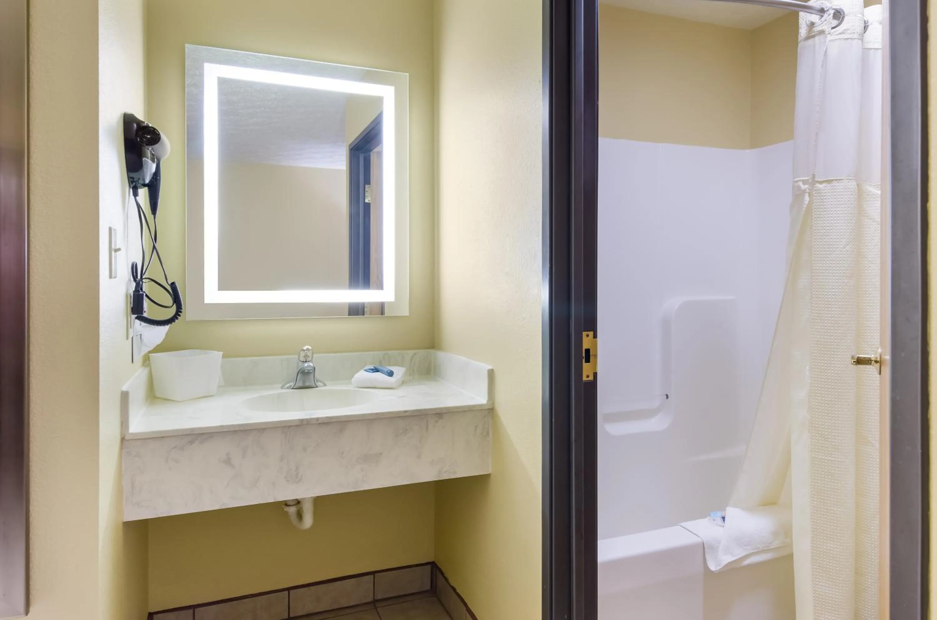 Americas Best Value Inn & Suites Independence VA