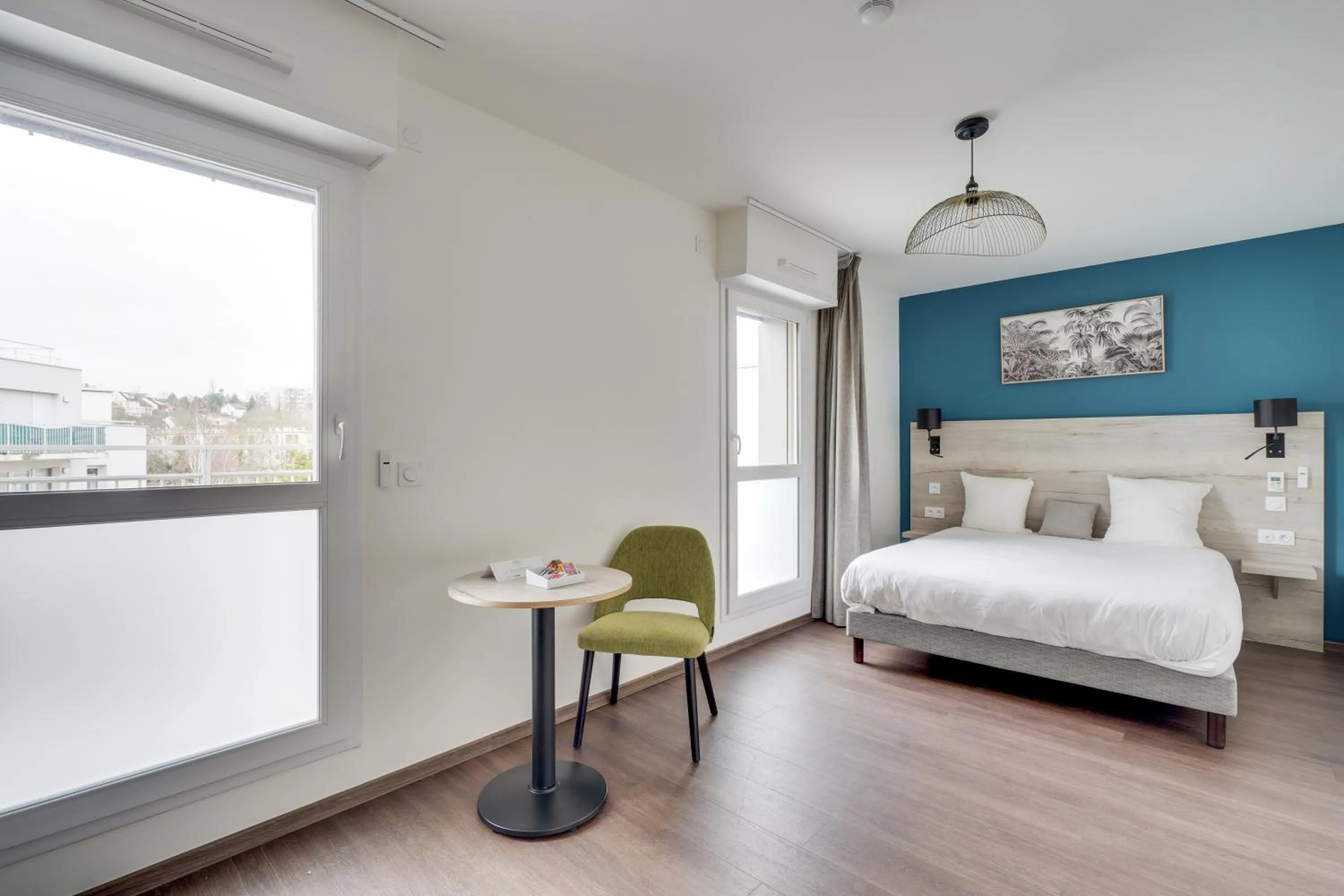 Photo of the whole room, Bed in All Suites Appart Hôtel - Palaiseau - Massy TGV