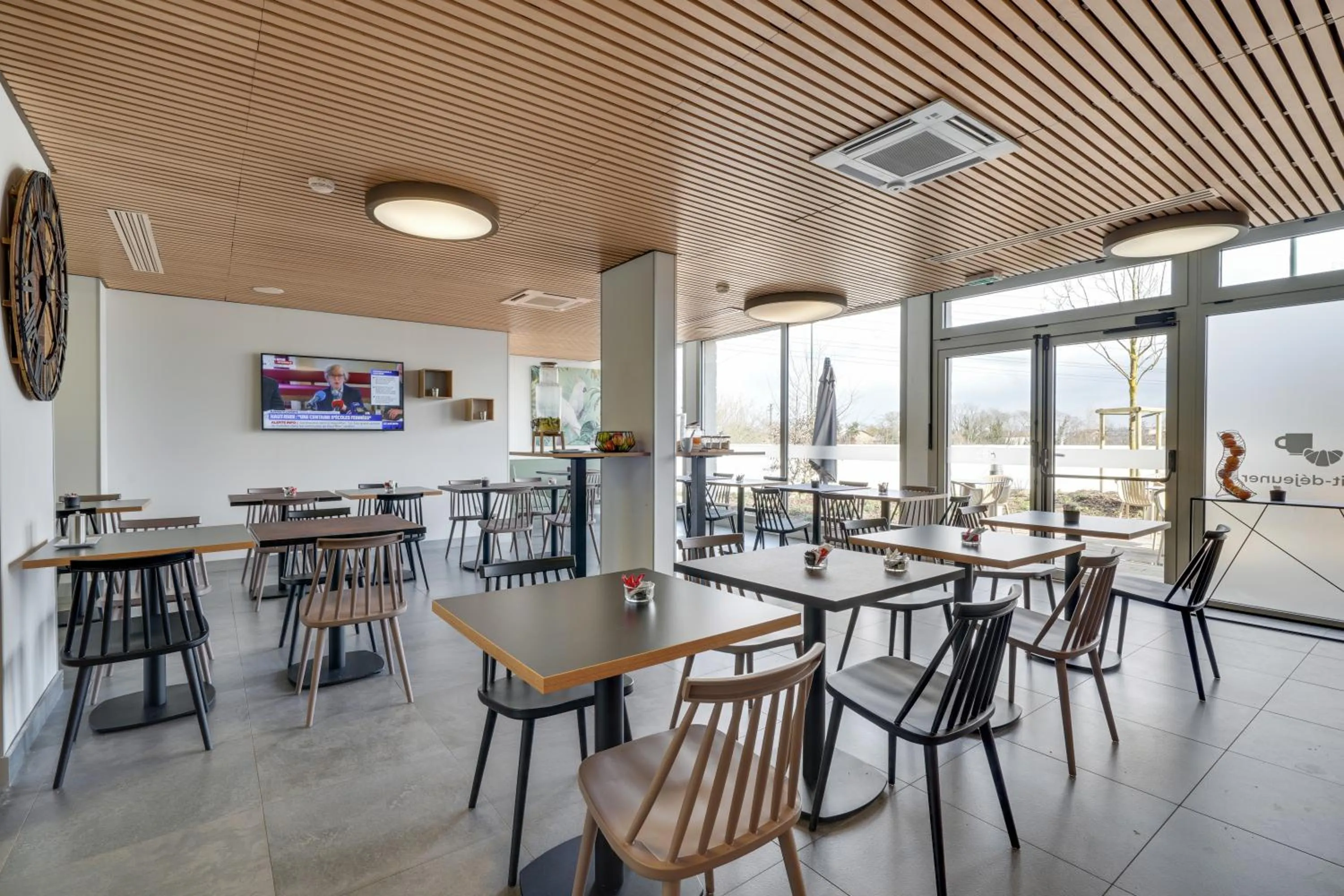 Area and facilities in All Suites Appart Hôtel - Palaiseau - Massy TGV