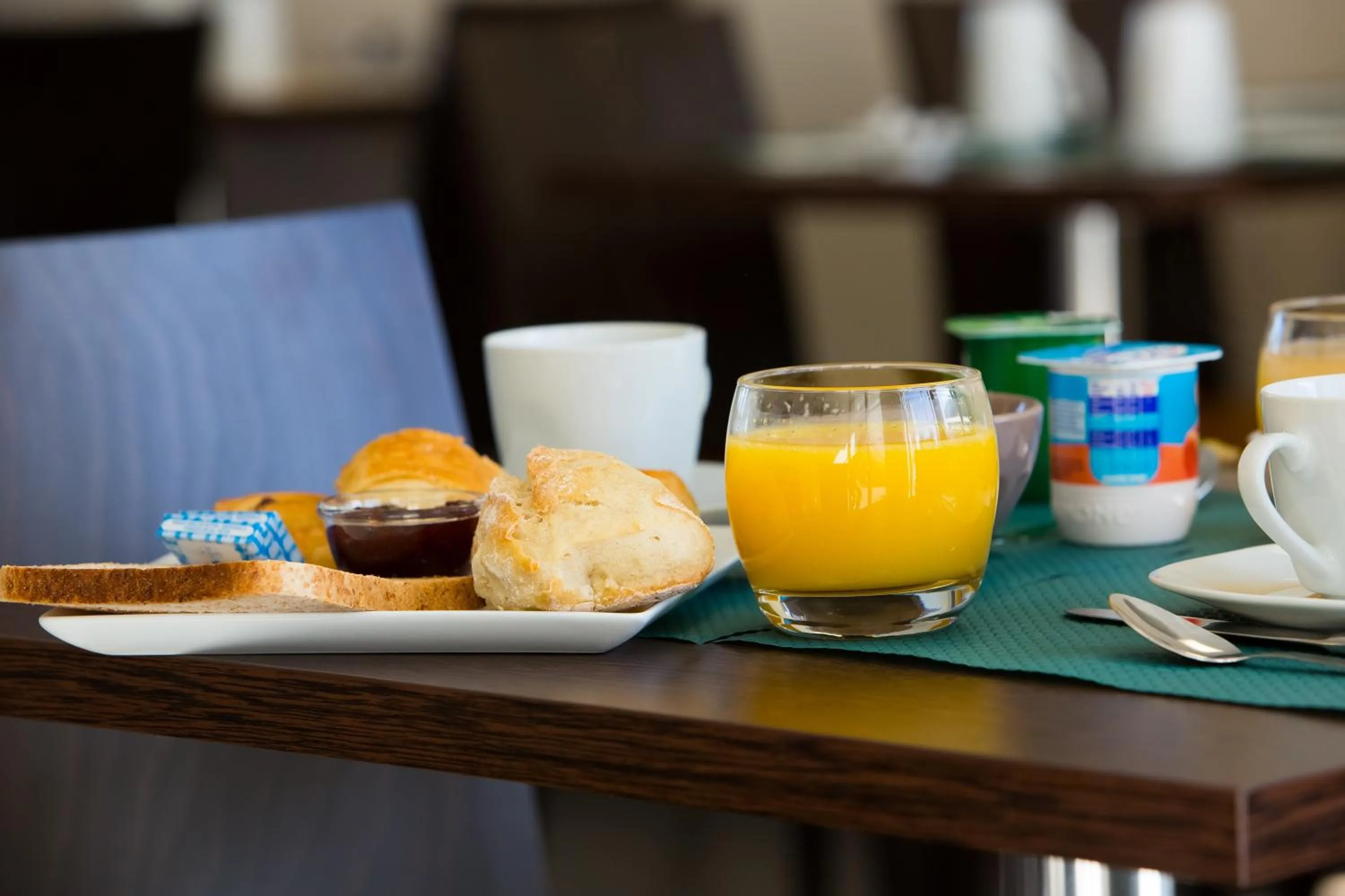 Breakfast in All Suites Appart Hôtel - Palaiseau - Massy TGV