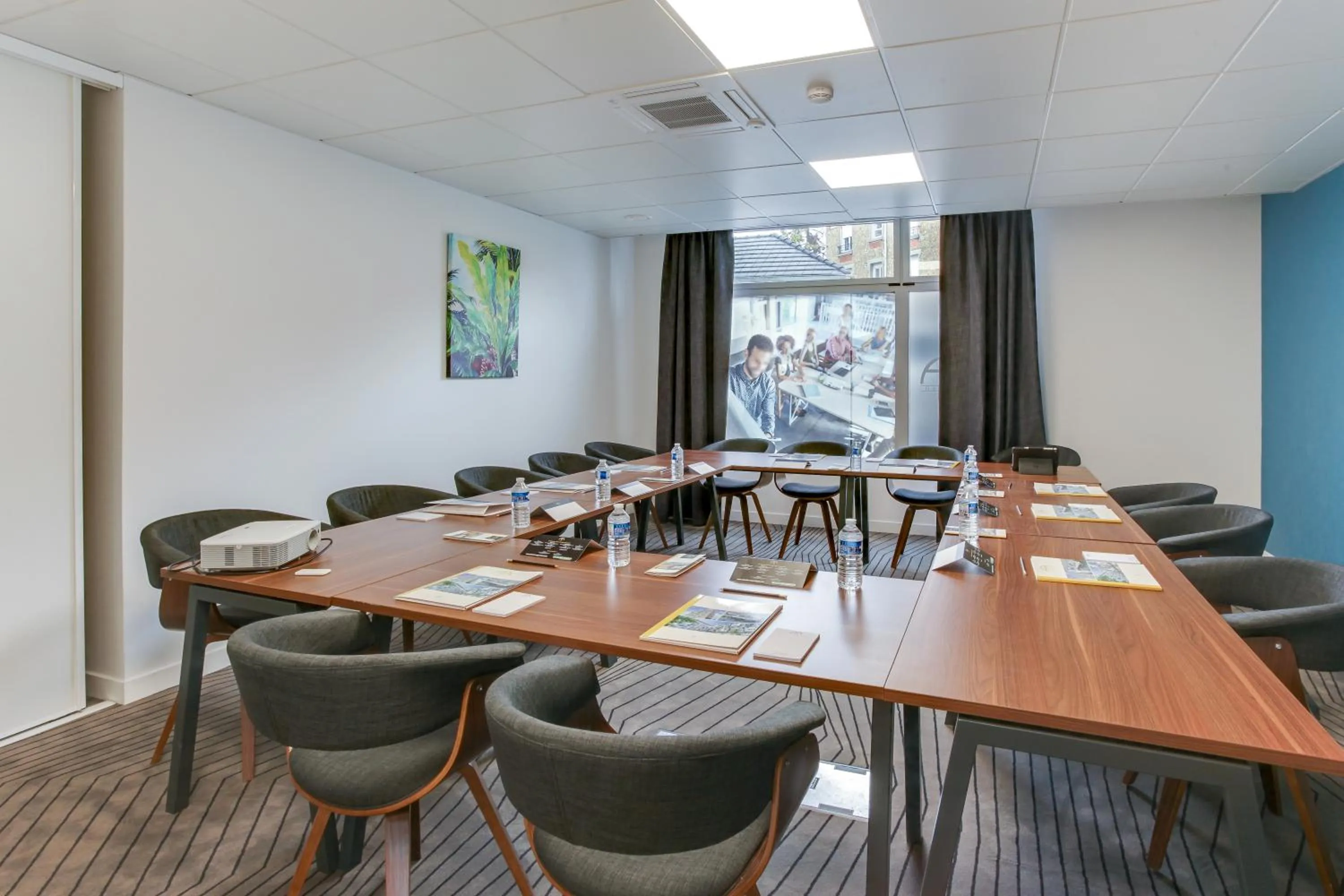 Meeting/conference room in All Suites Appart Hôtel - Palaiseau - Massy TGV
