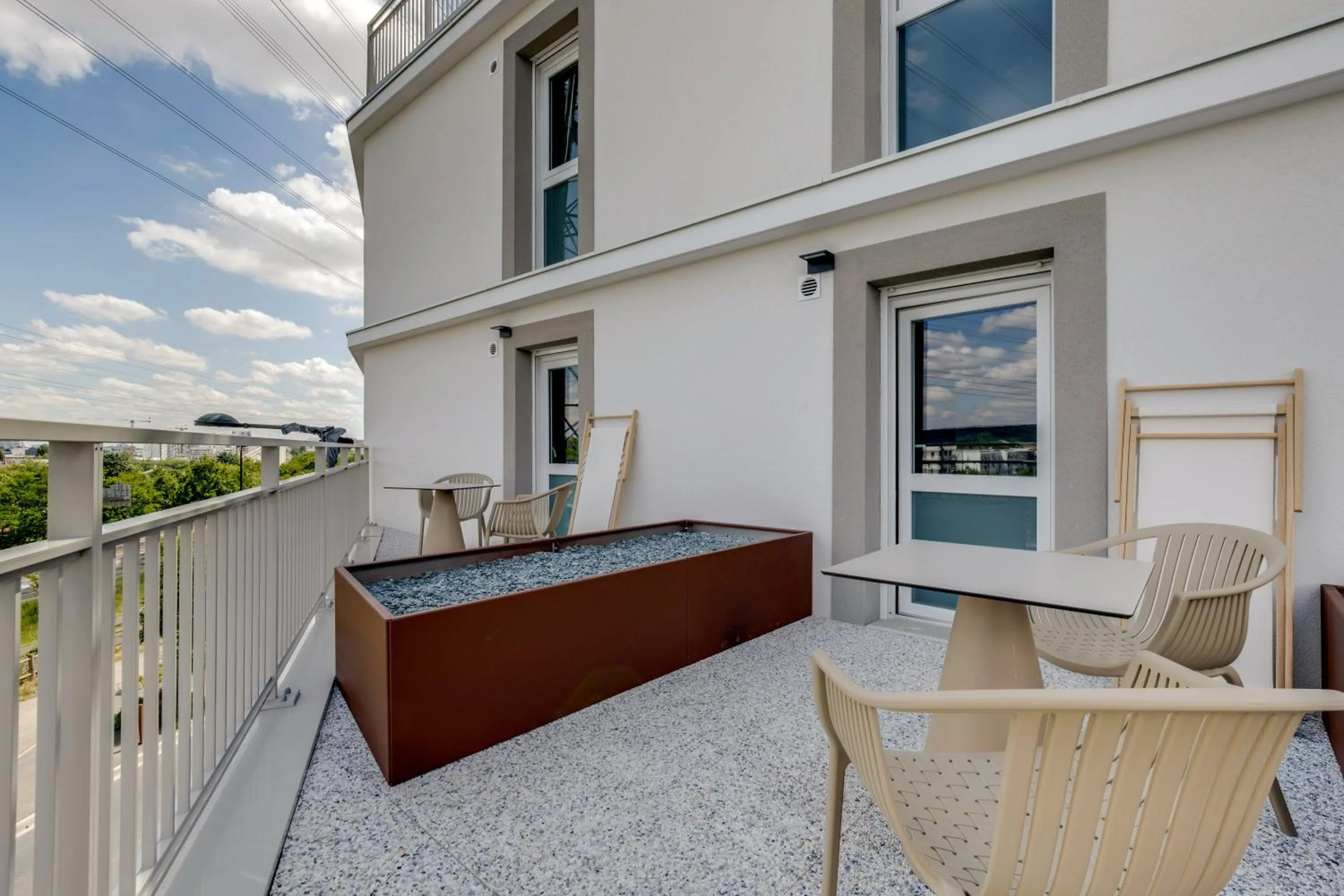 Balcony/Terrace in All Suites Appart Hôtel - Palaiseau - Massy TGV