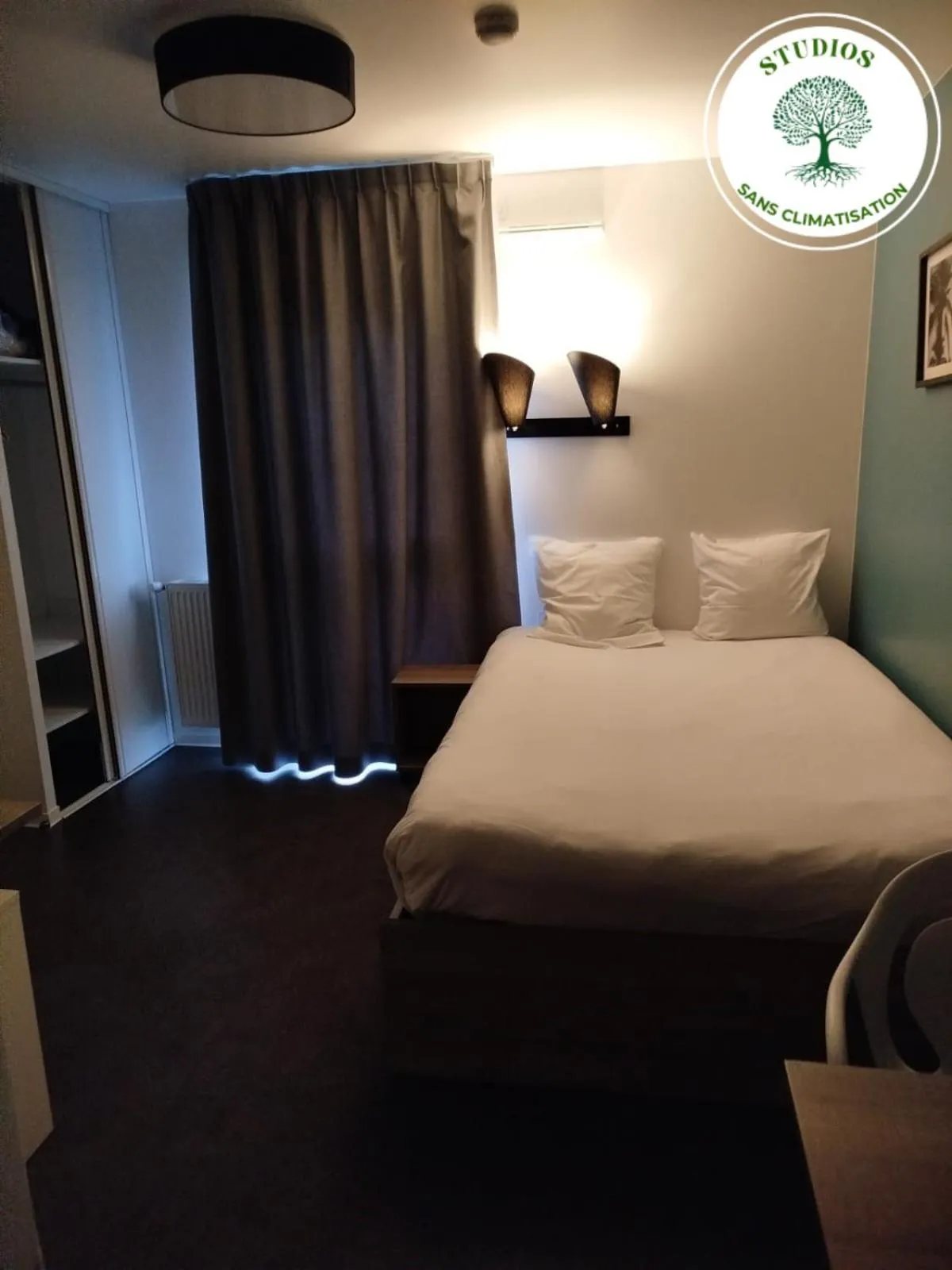 air conditioner, Bed in All Suites Appart Hôtel - Palaiseau - Massy TGV