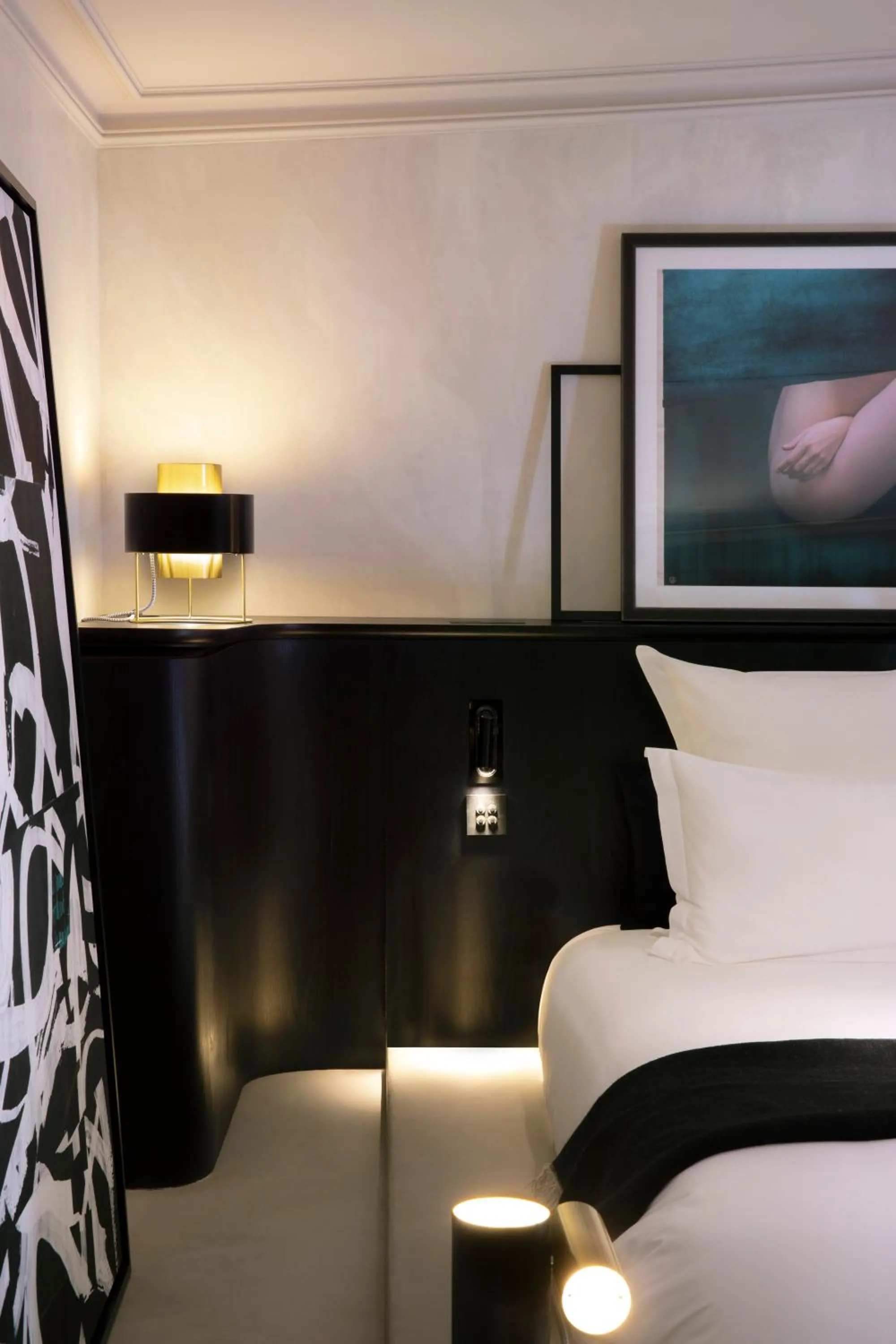 Bedroom, Bed in Hotel Flanelles Paris