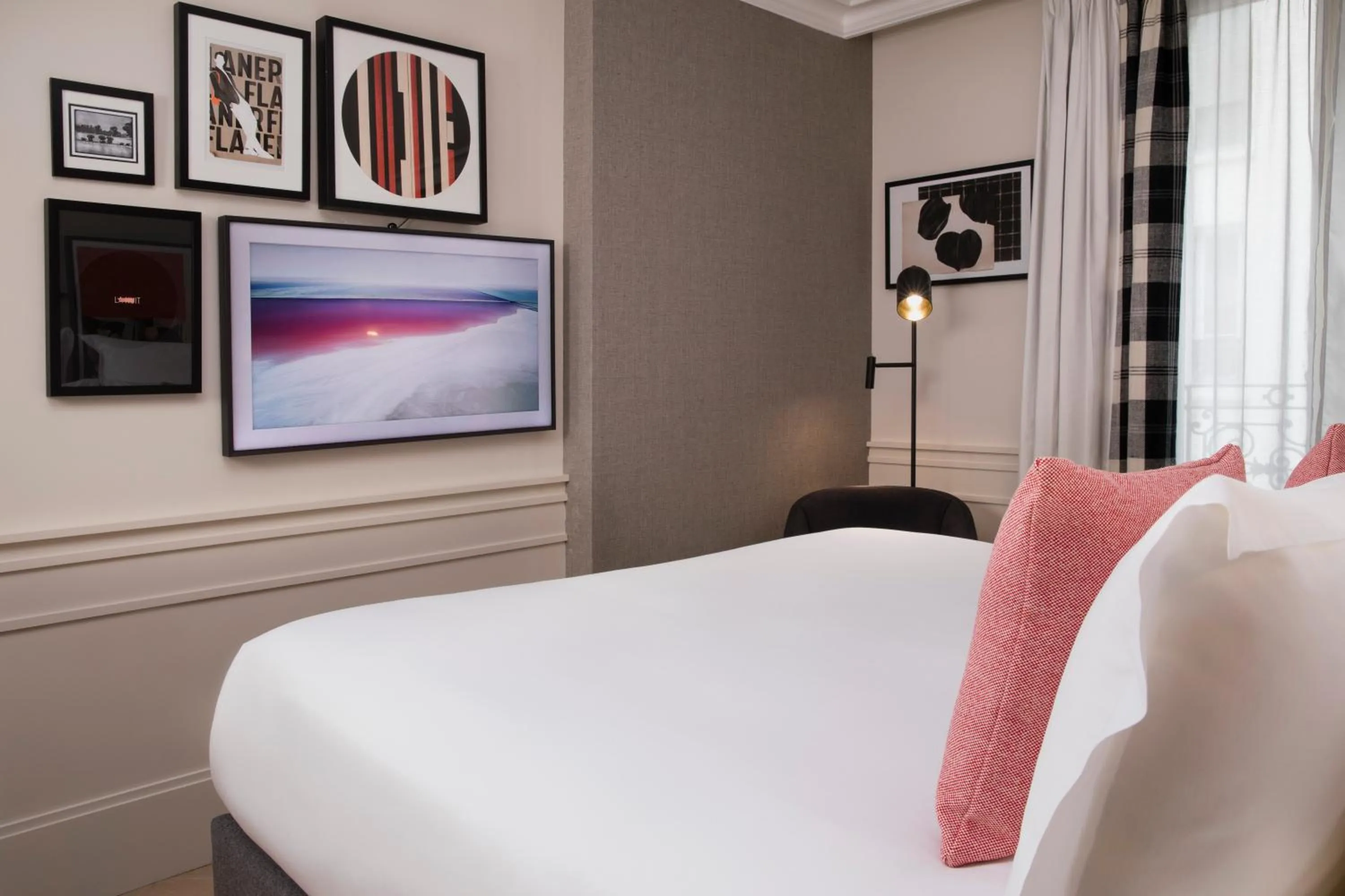 Bed in Hotel Flanelles Paris