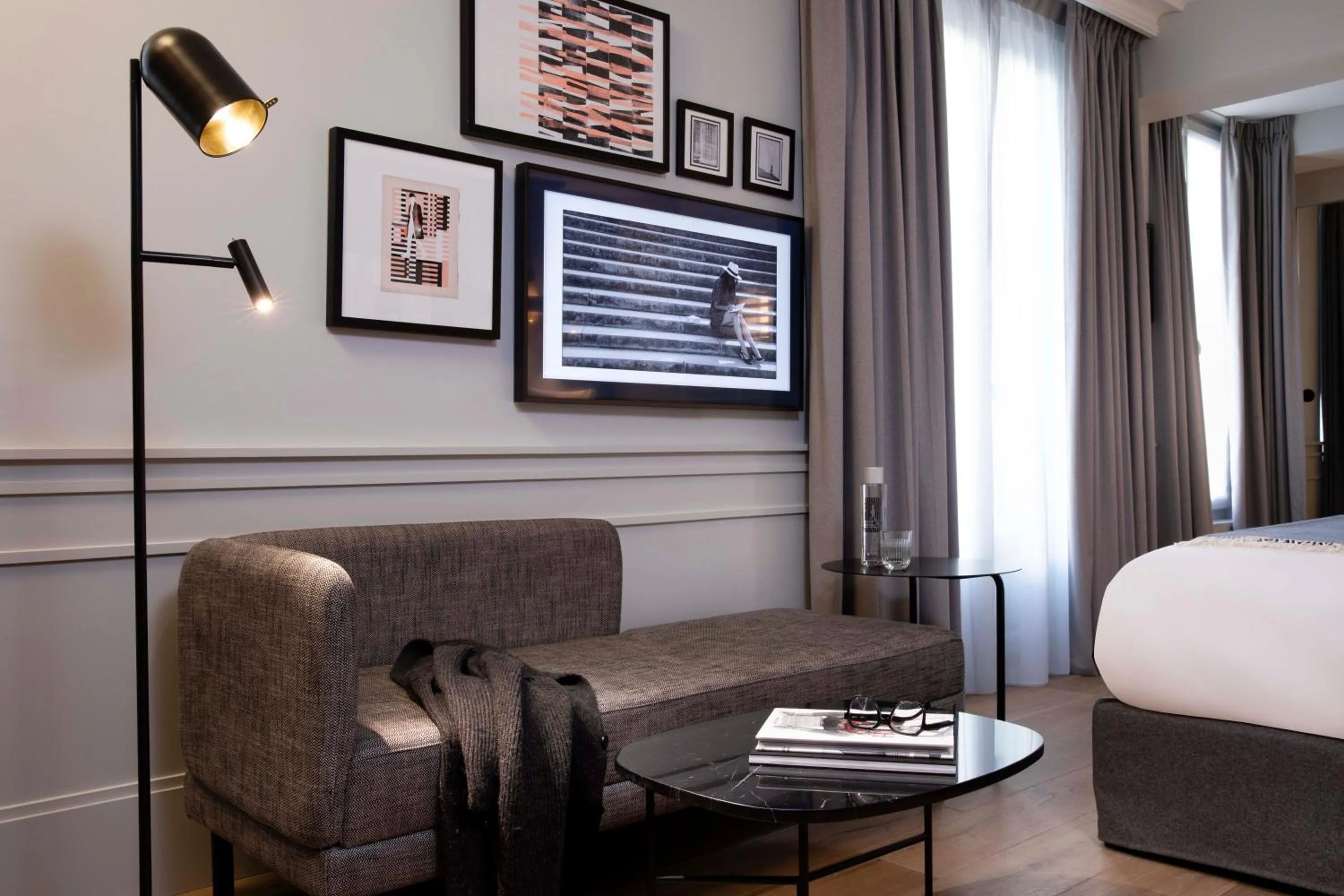 Living room, Bed in Hotel Flanelles Paris
