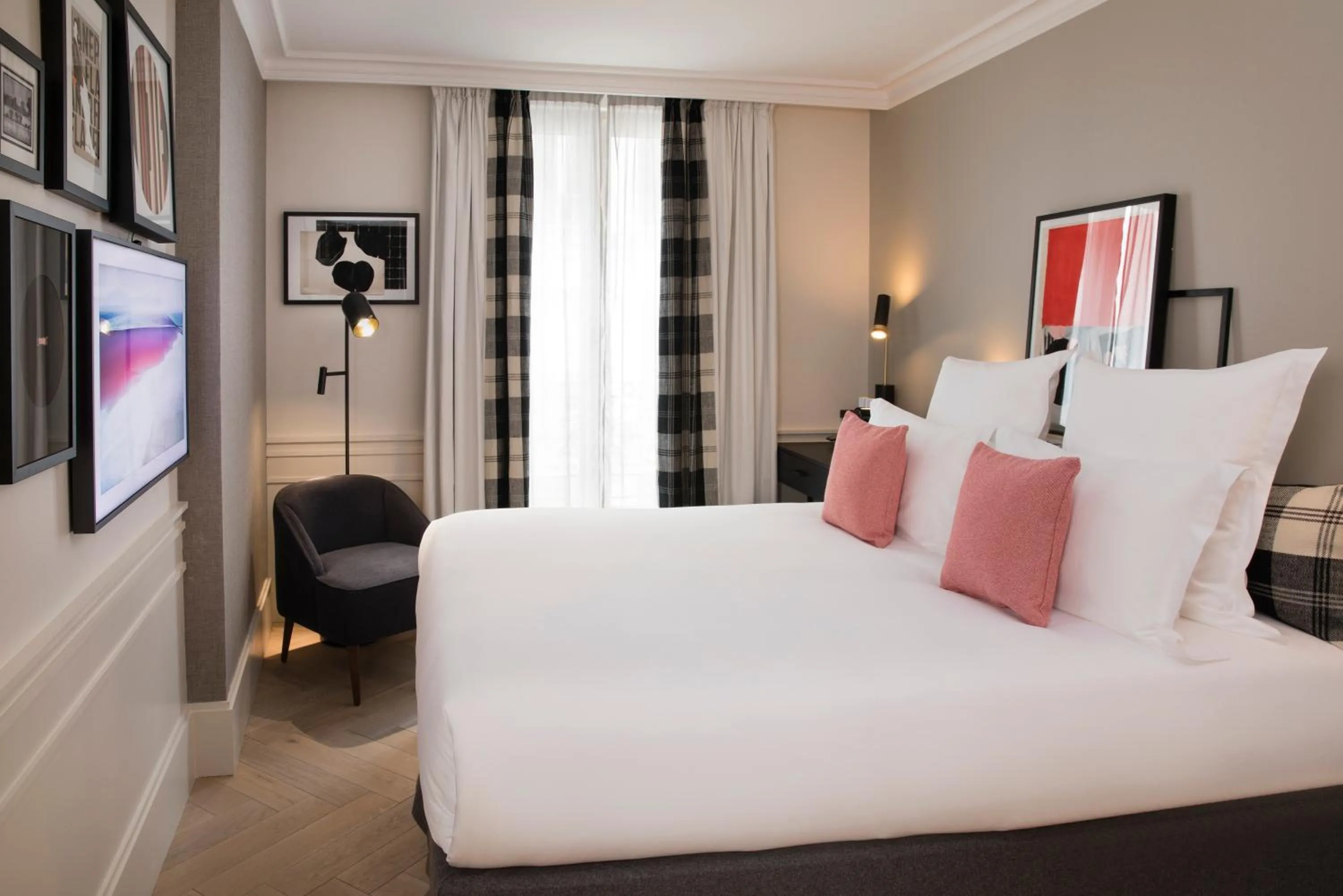 Photo of the whole room, Bed in Hotel Flanelles Paris