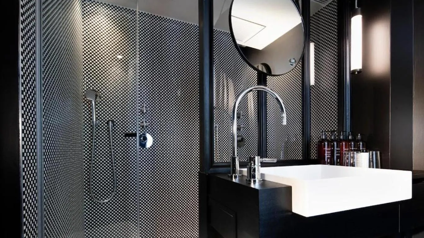 Bathroom in Maison ELLE Paris