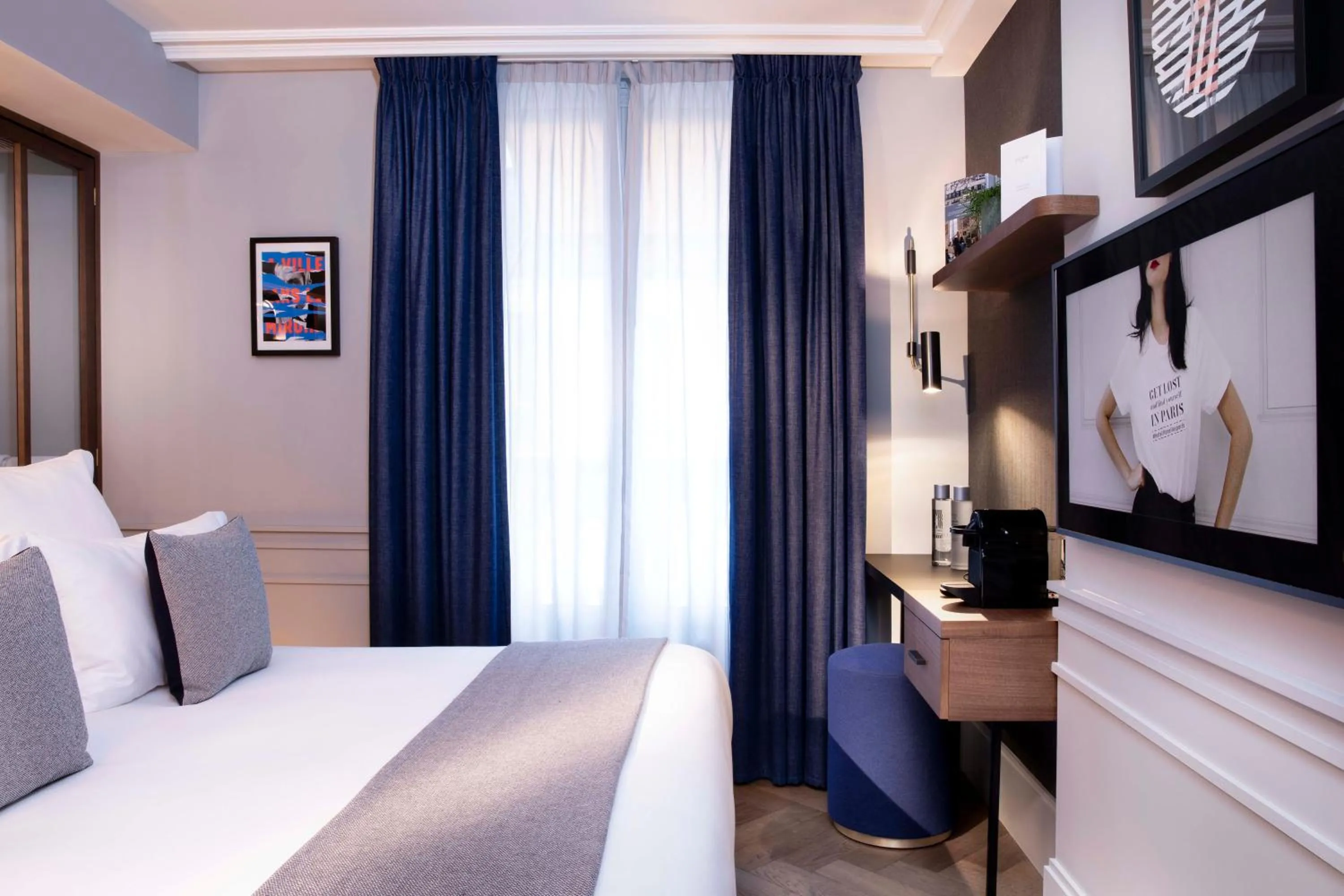 Bed in Hotel Flanelles Paris