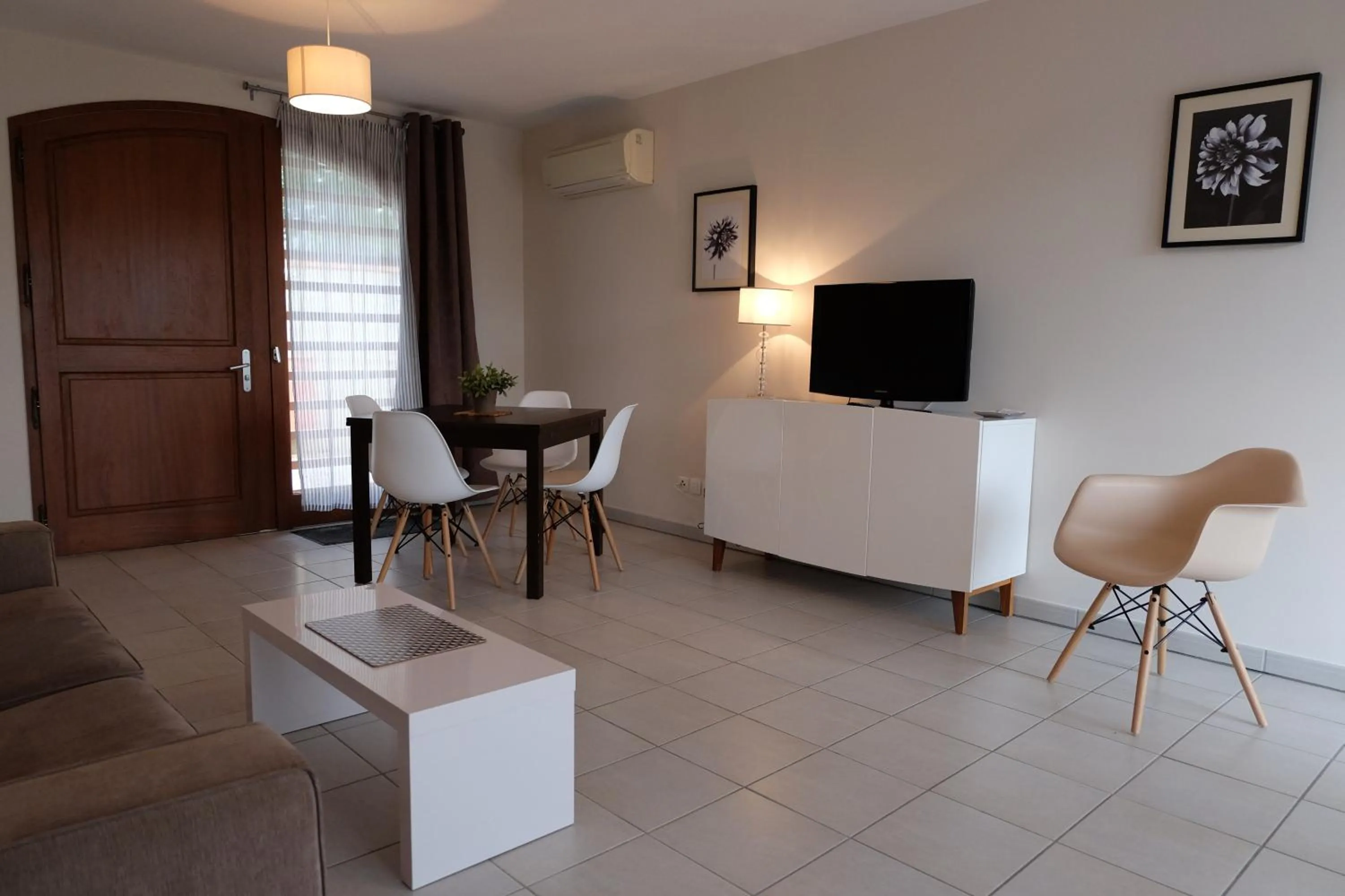 Communal lounge/ TV room in Résidence Saint Clair