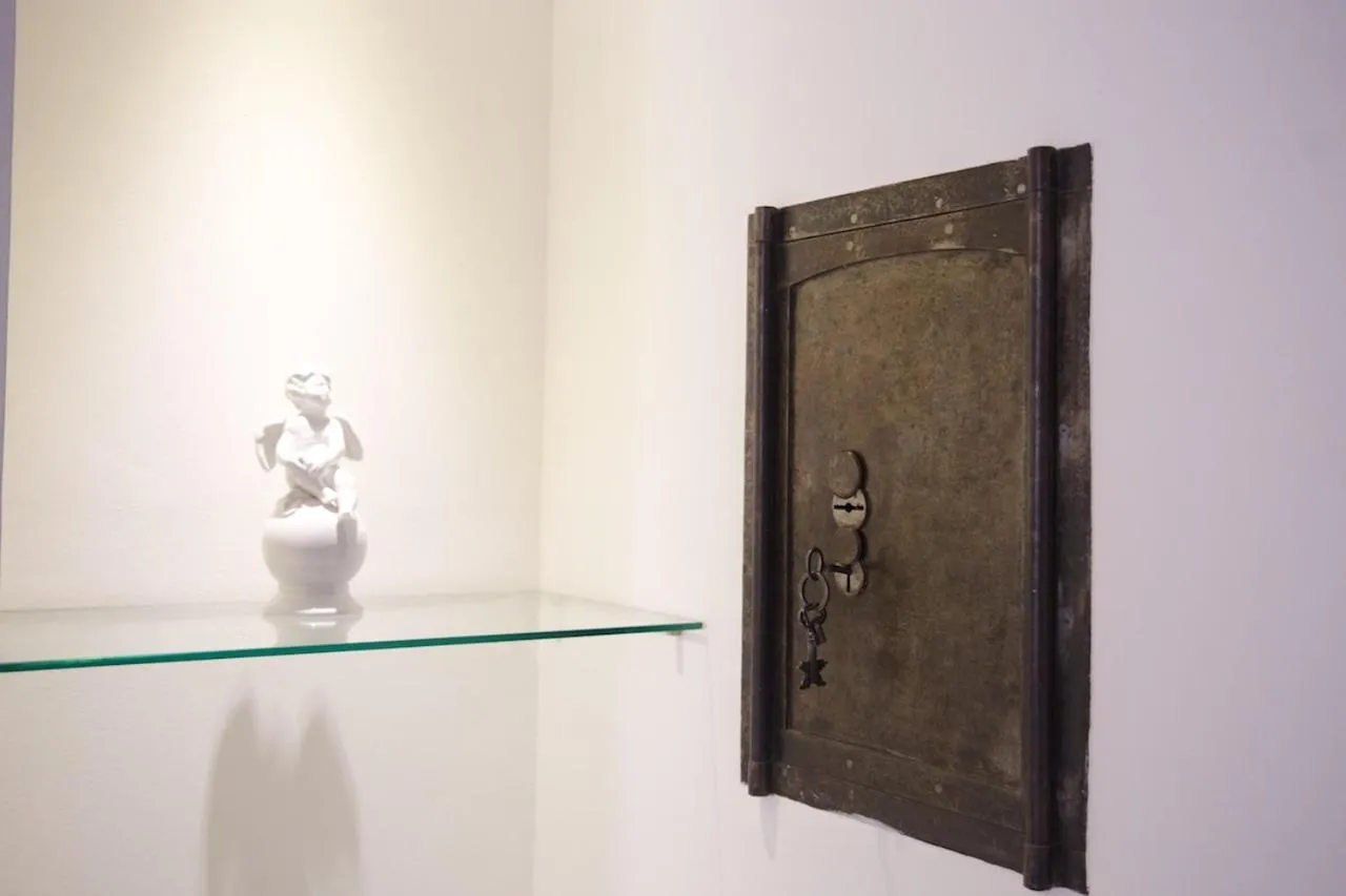 Decorative detail in Apollo Suites