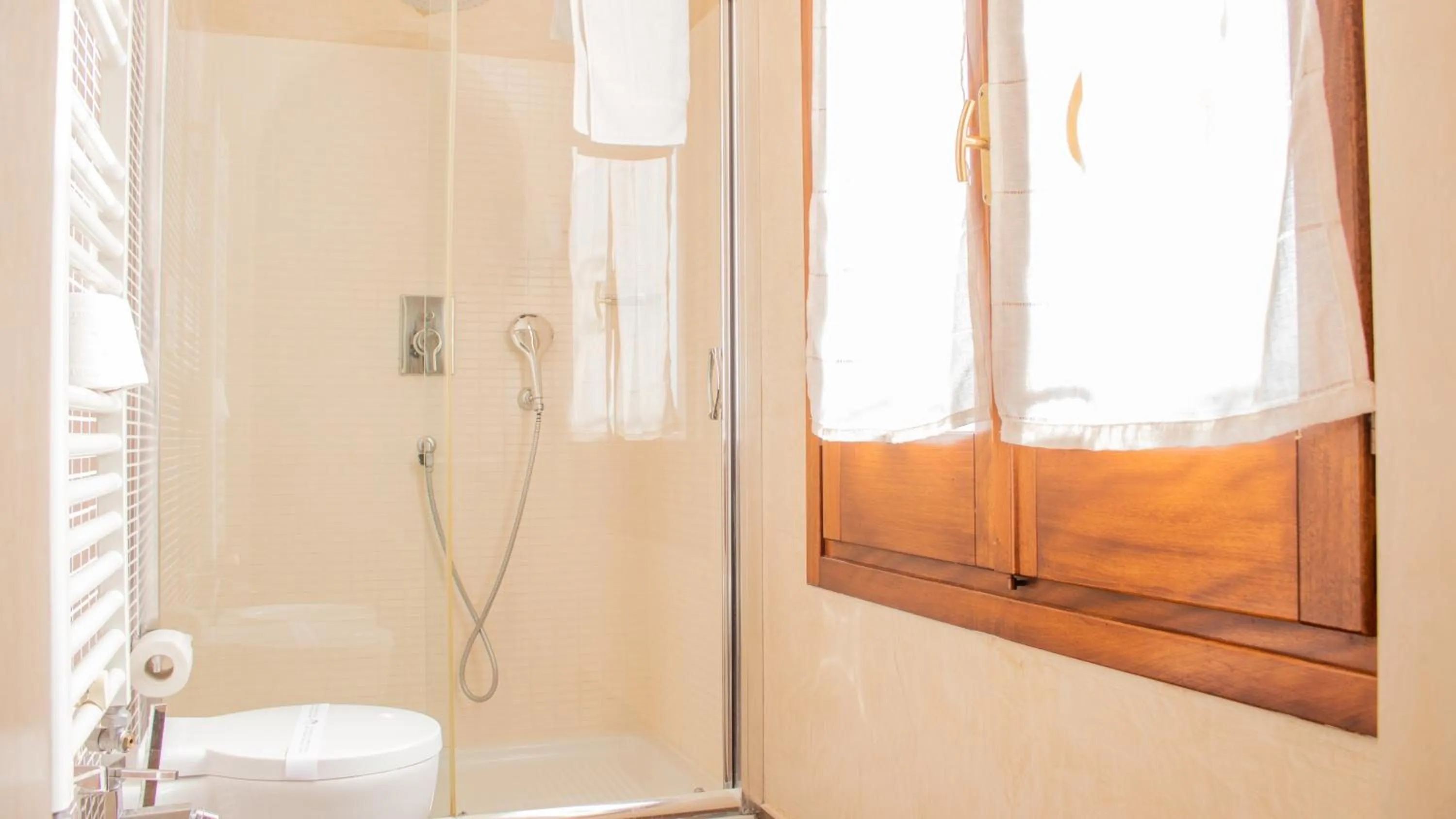 Shower in Apollo Suites