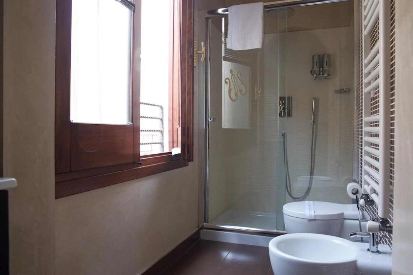 Shower in Apollo Suites