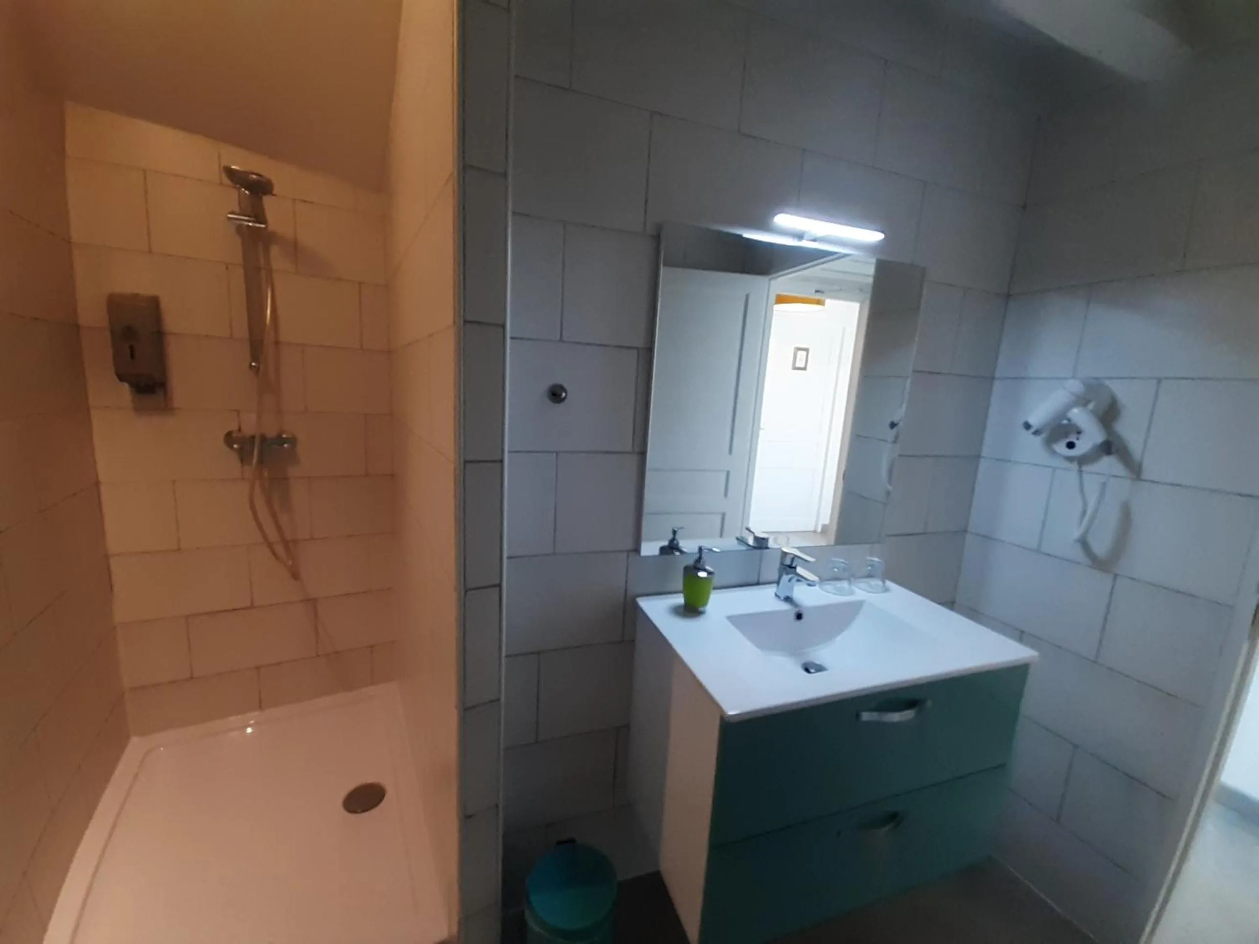 Bathroom in Hôtel Restaurant Notre Dame