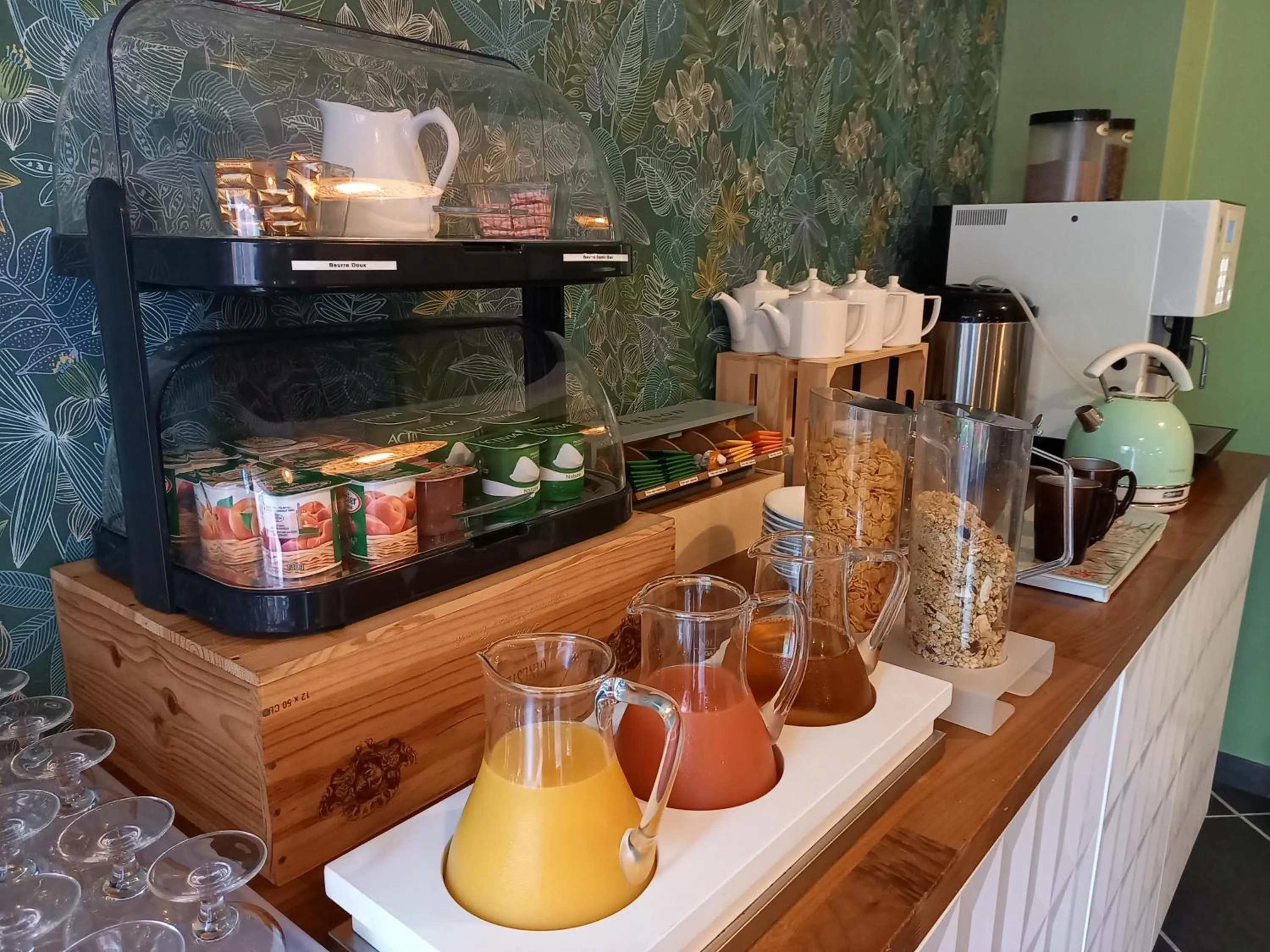 Continental breakfast in Hôtel Restaurant Notre Dame