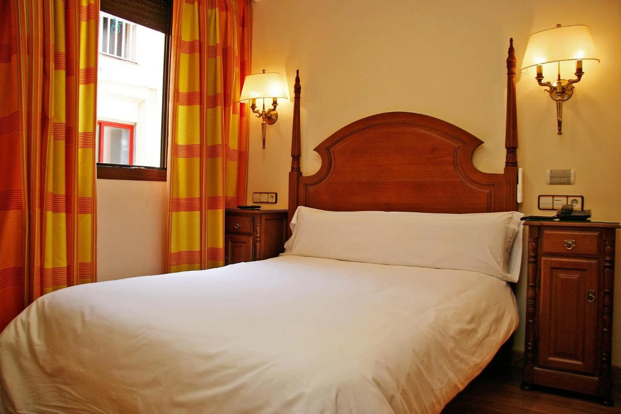 Photo of the whole room, Bed in Hostal Victoria I