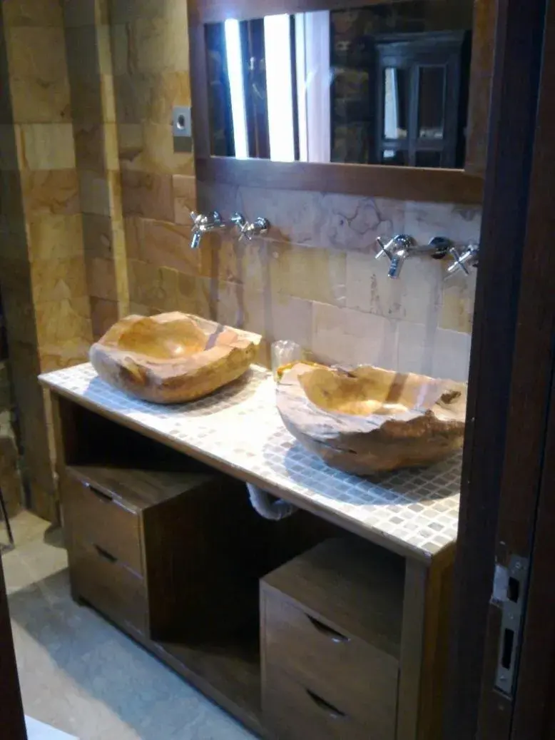 Double or Twin Room in Casona Los Gamonales Double or Twin Room in Casona Los Gamonales