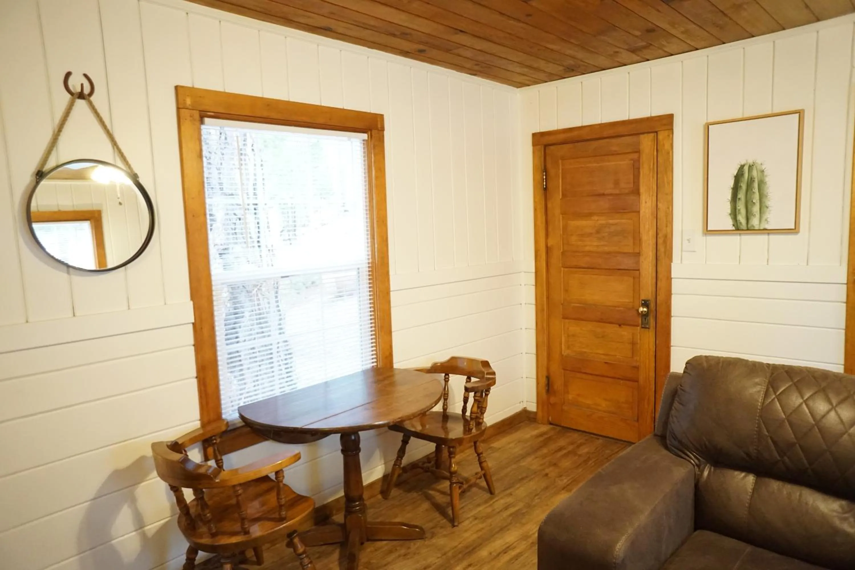 Shaver Lake Village Hotel