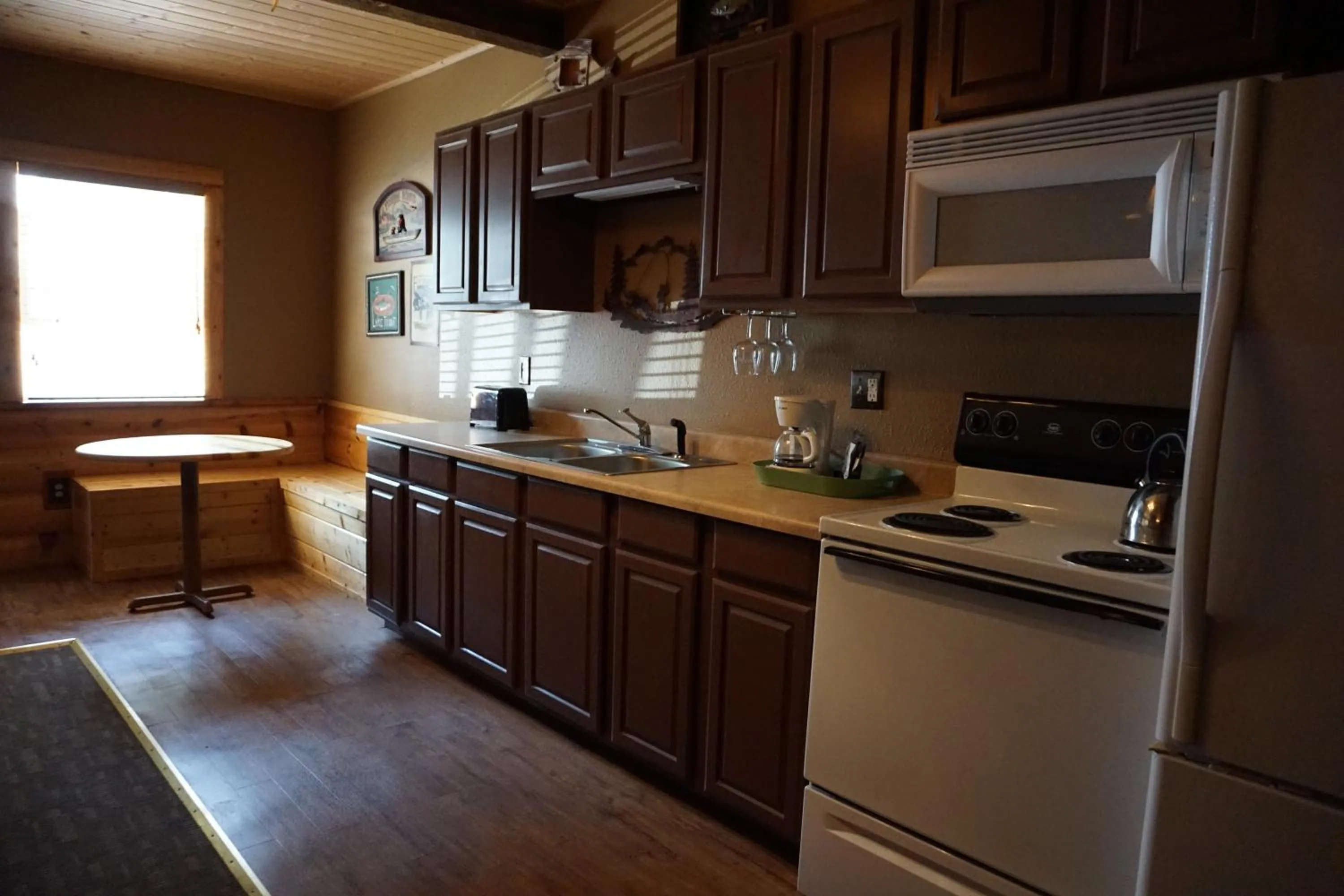 Shaver Lake Village Hotel