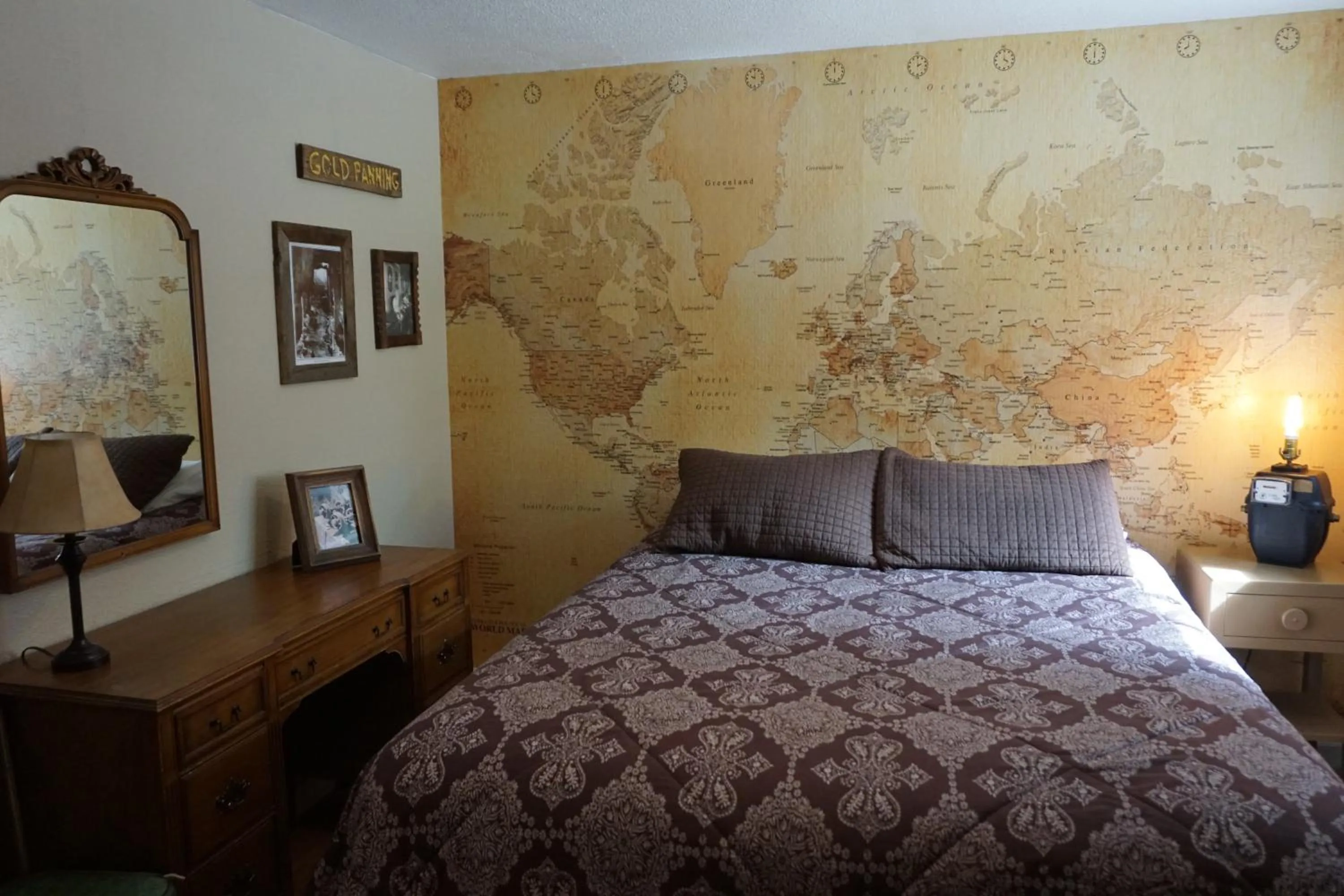 Bed in Shaver Lake Village Hotel