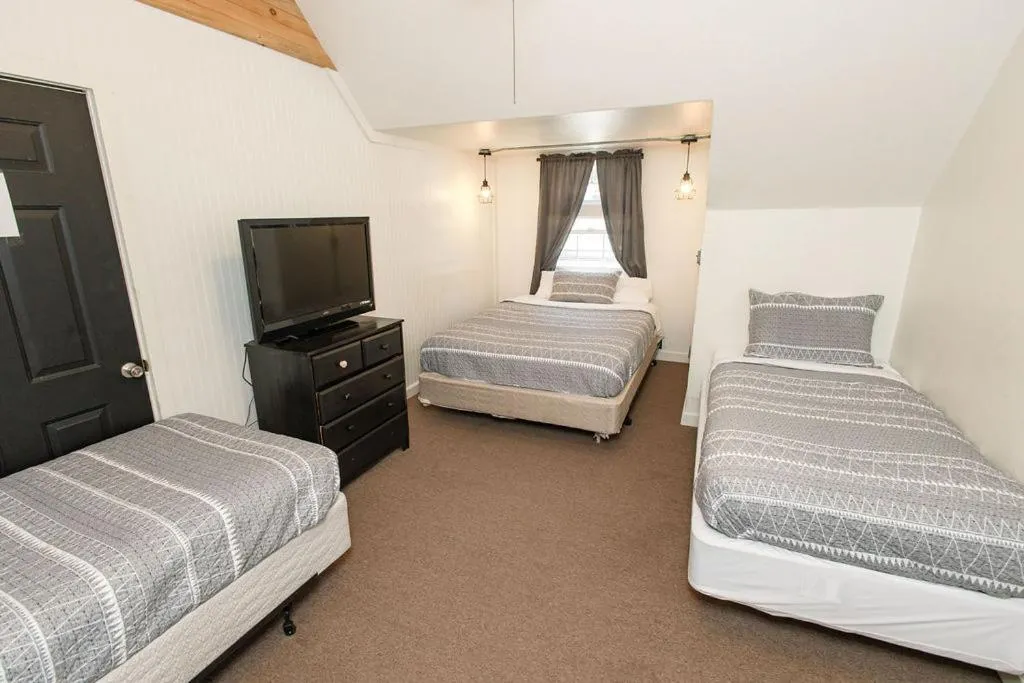 Bedroom, Bed in Shaver Lake Village Hotel