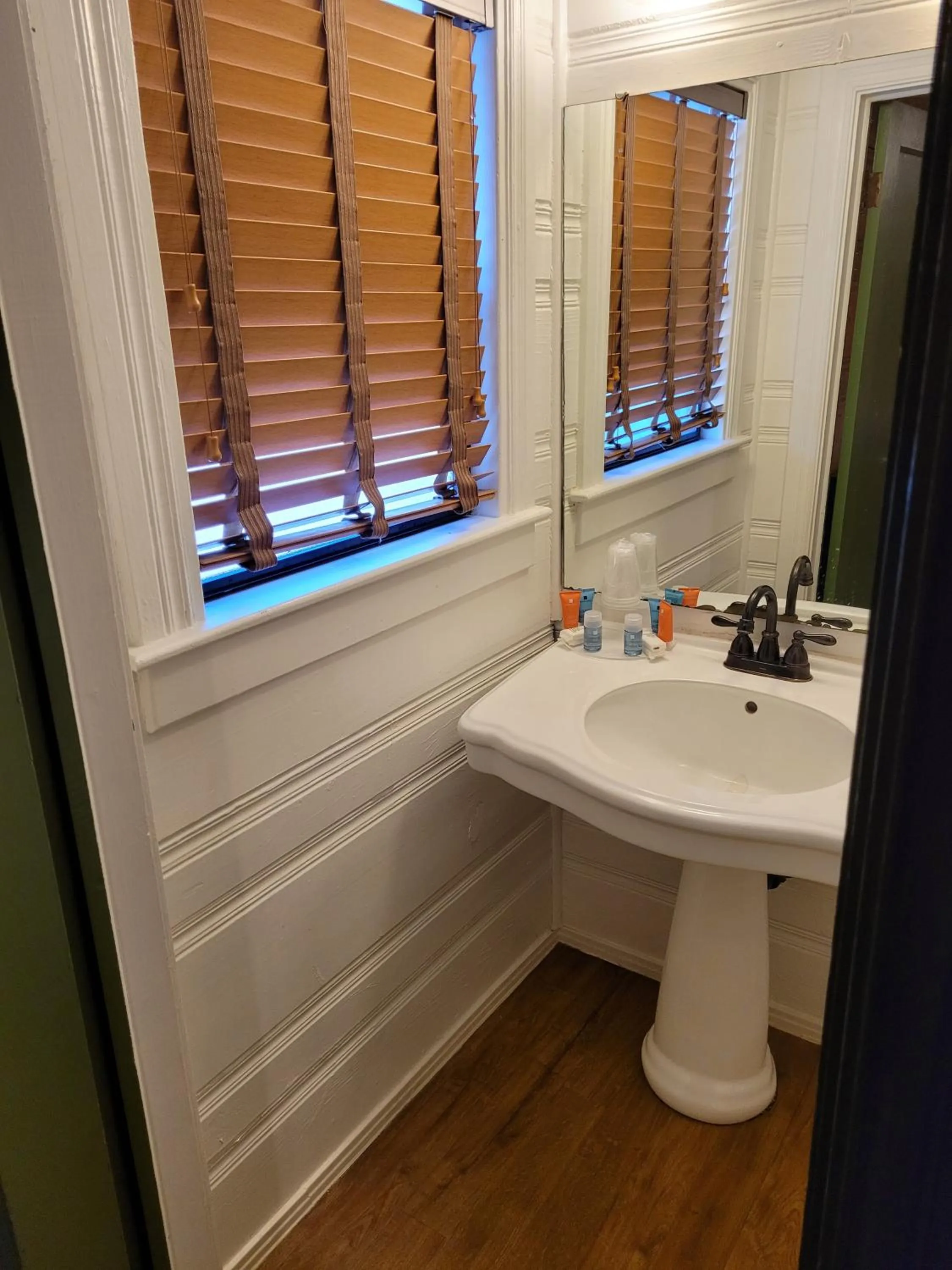 Bathroom in Shaver Lake Village Hotel