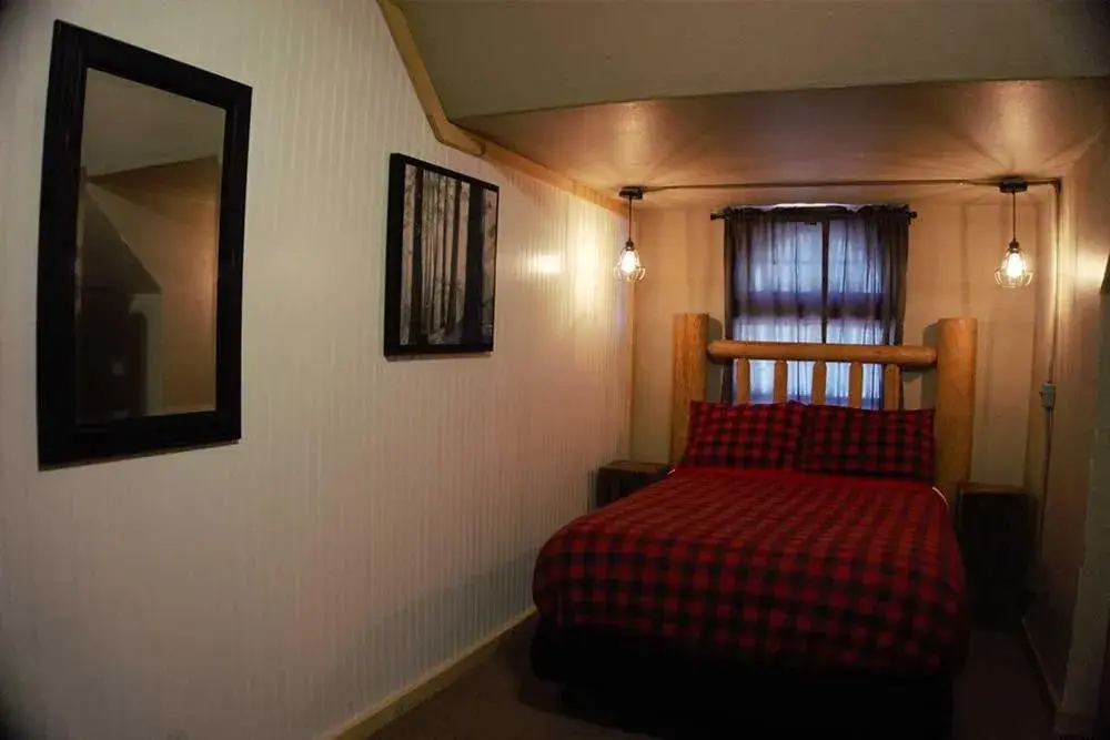 Family Suite in Shaver Lake Village Hotel Family Suite in Shaver Lake Village Hotel