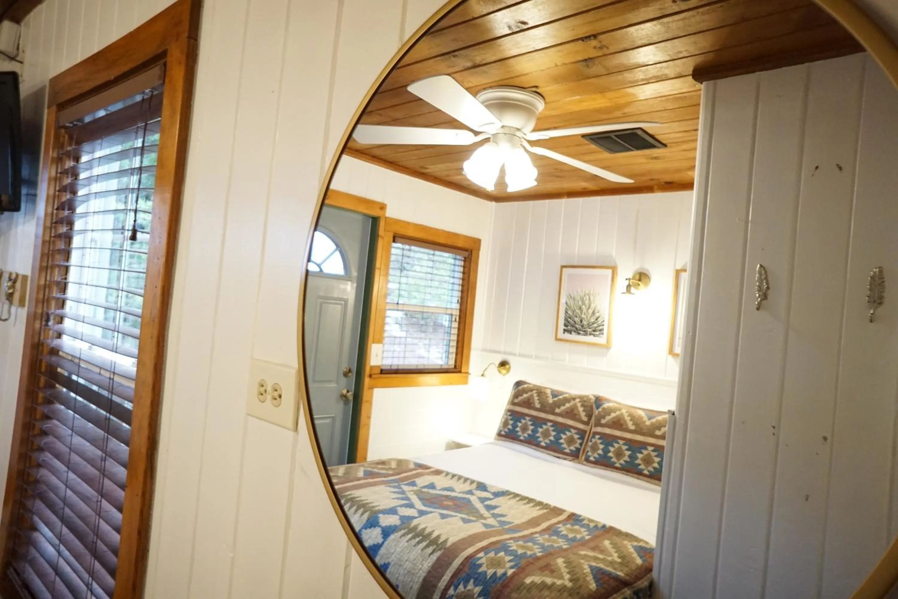 Bed in Shaver Lake Village Hotel