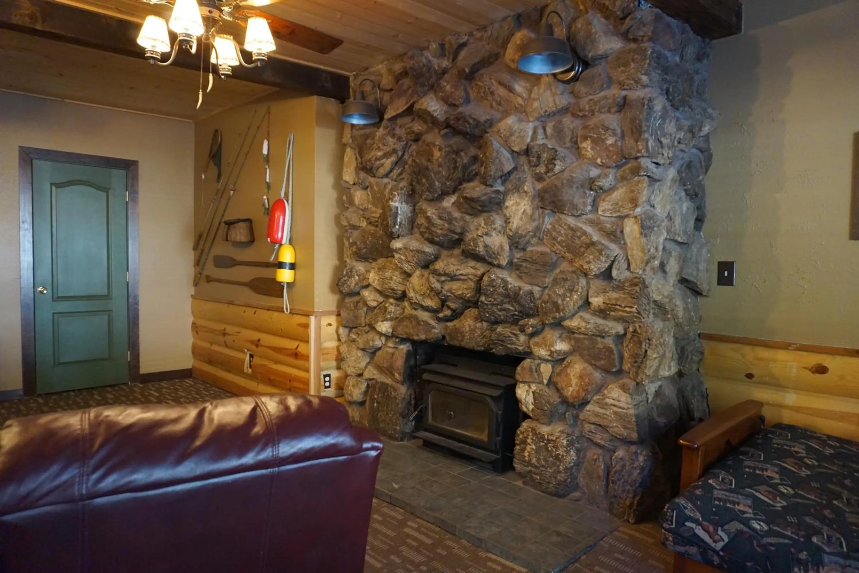 Shaver Lake Village Hotel