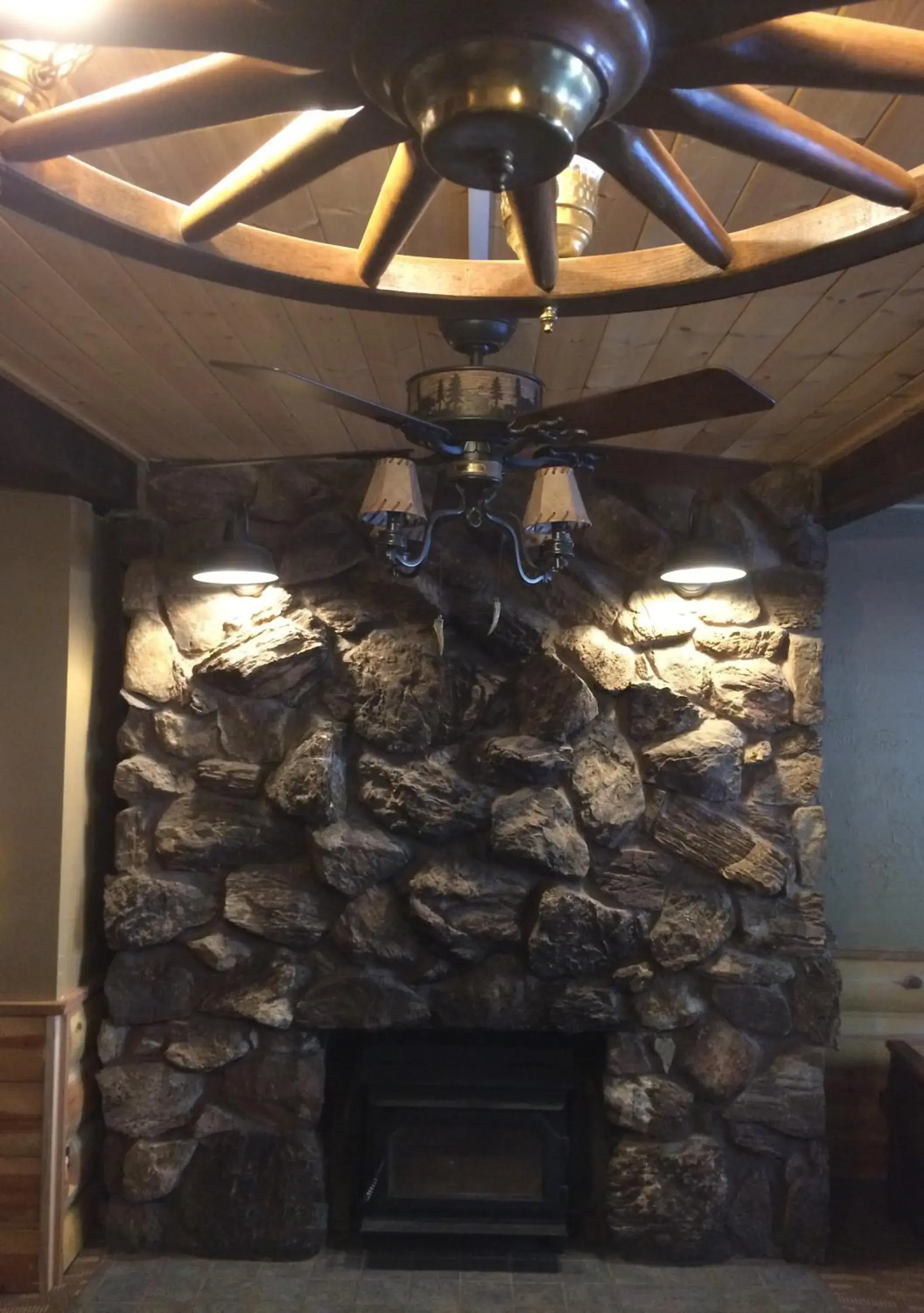 Family Suite in Shaver Lake Village Hotel Family Suite in Shaver Lake Village Hotel