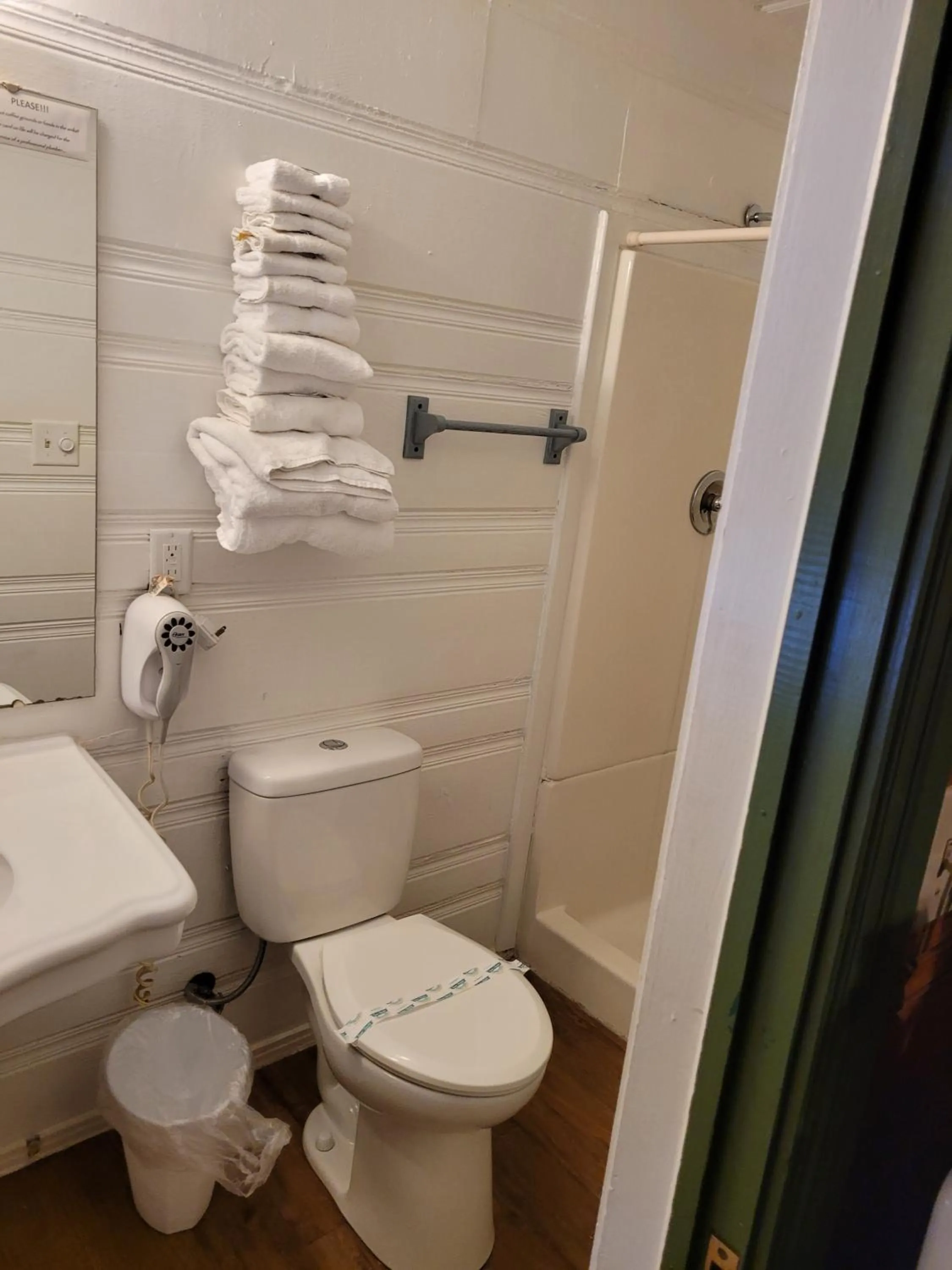 Shower in Shaver Lake Village Hotel