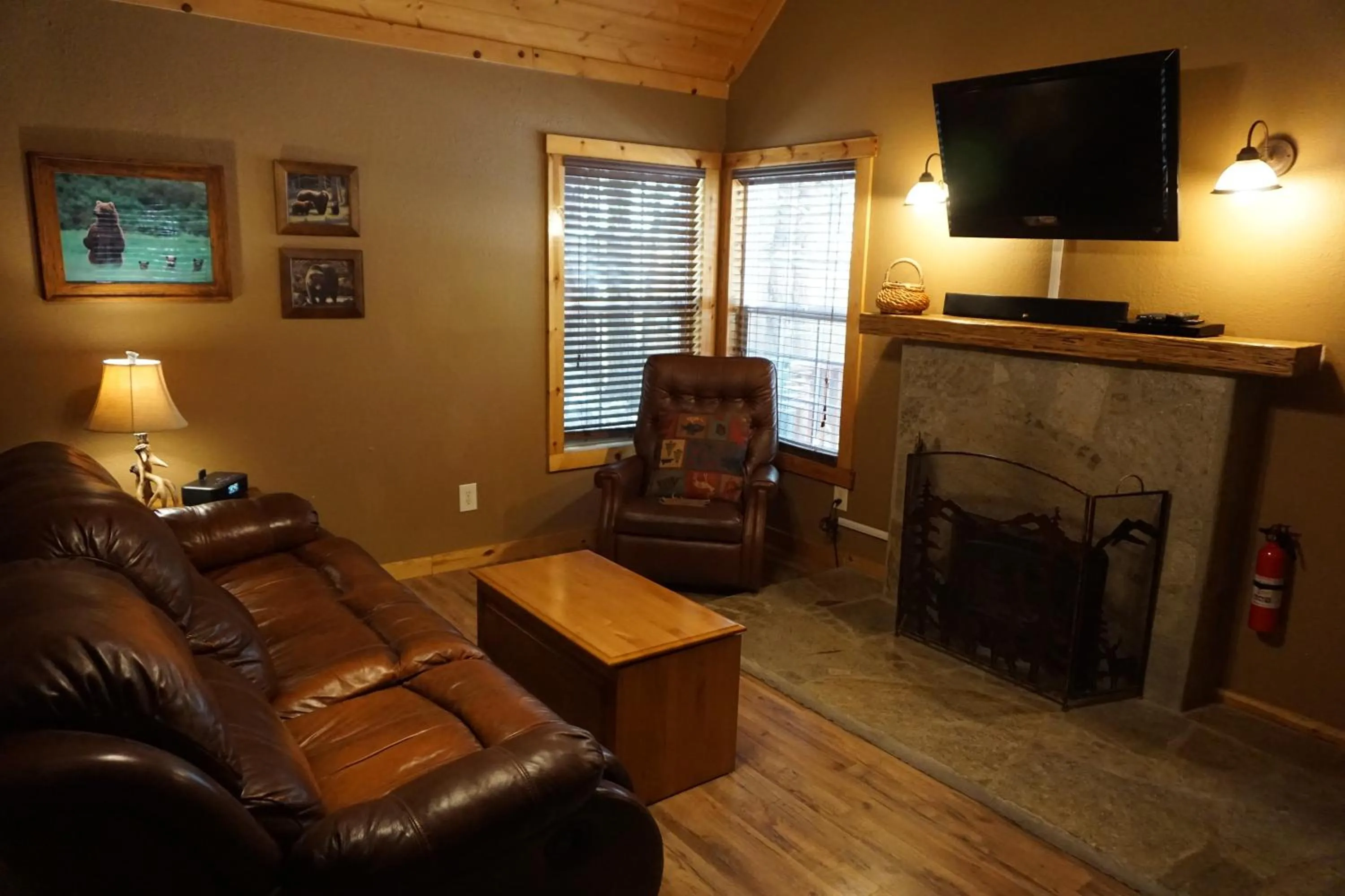 Shaver Lake Village Hotel