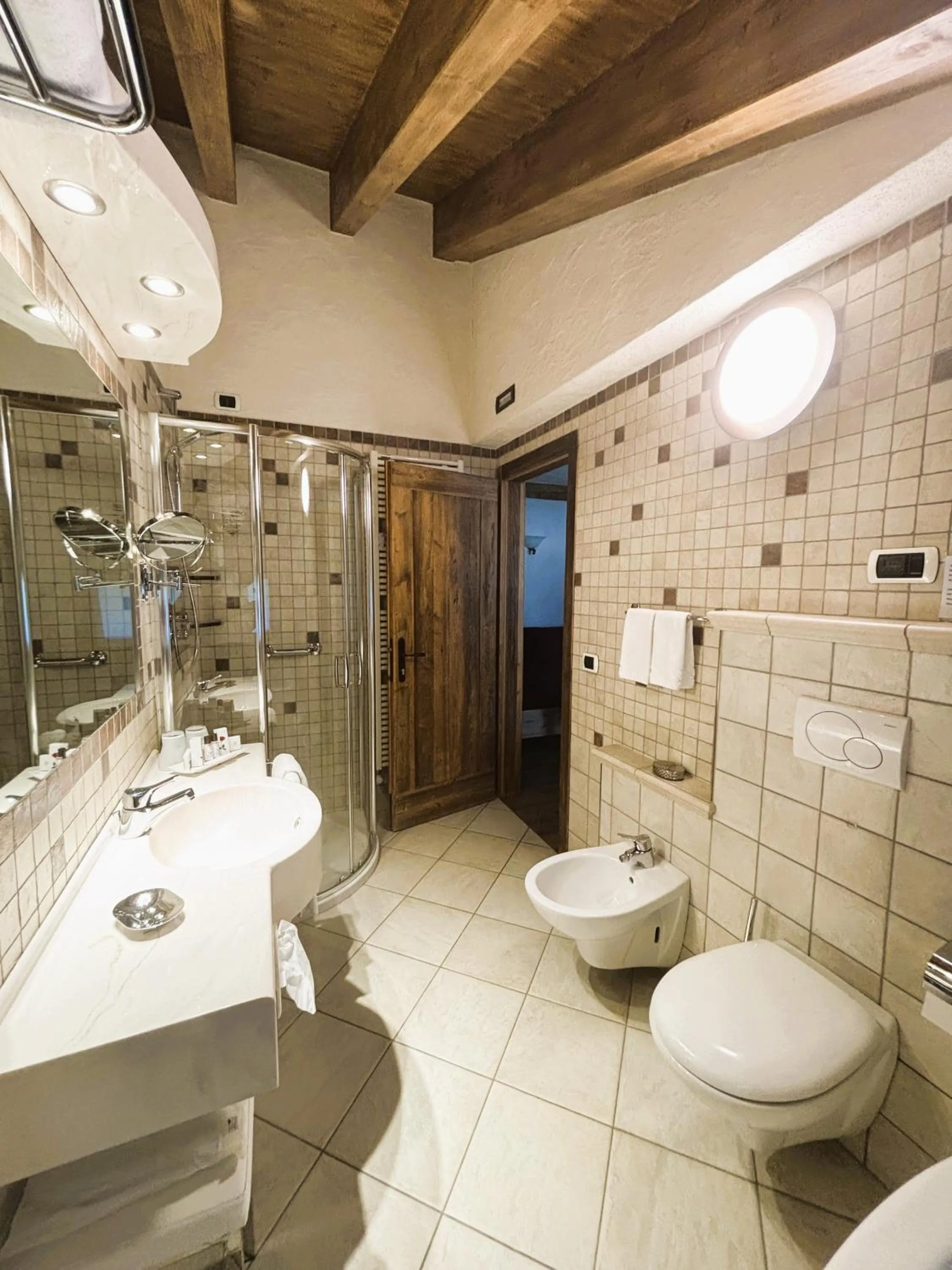 Bathroom in Hotel Crosal