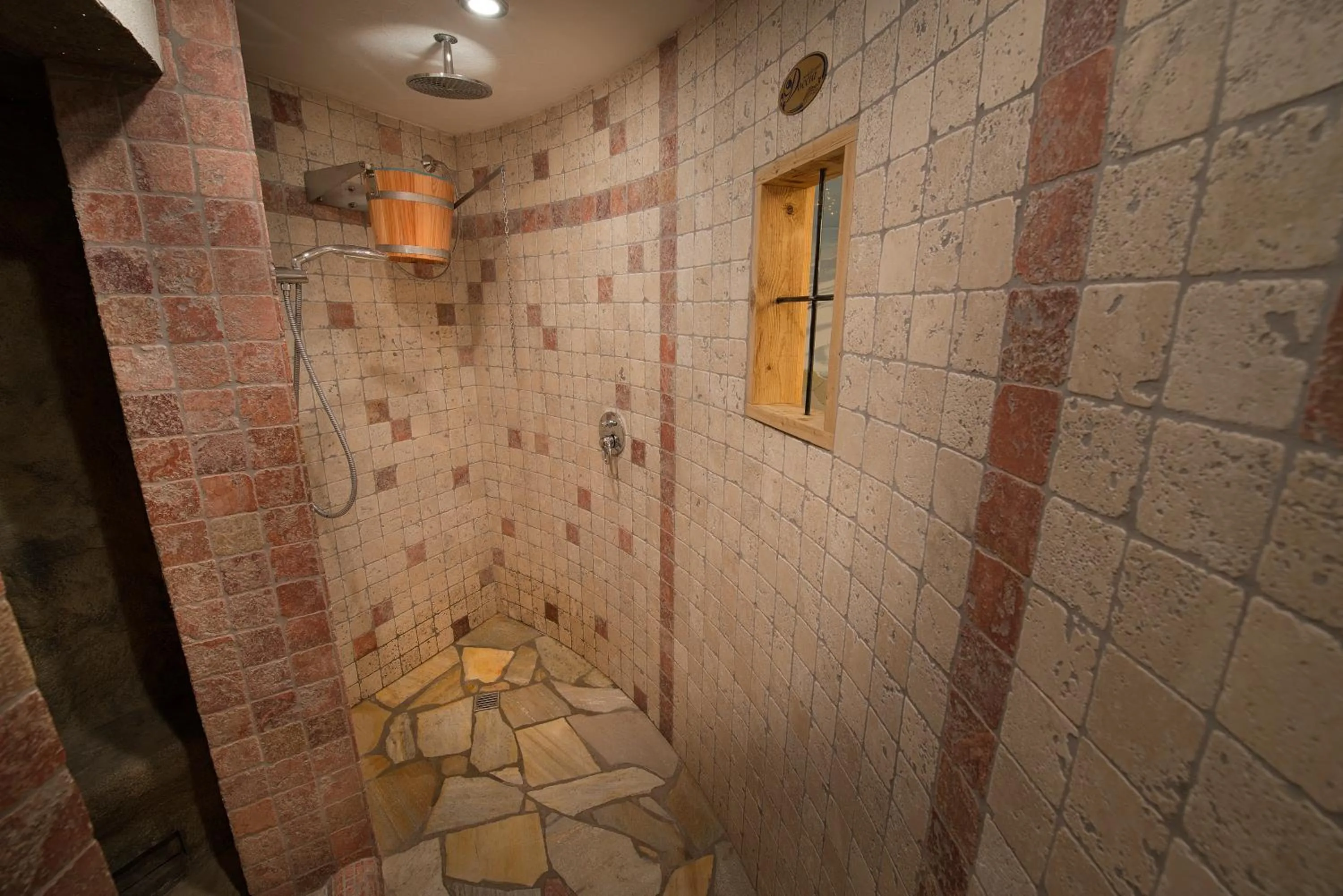 Shower in Hotel Crosal