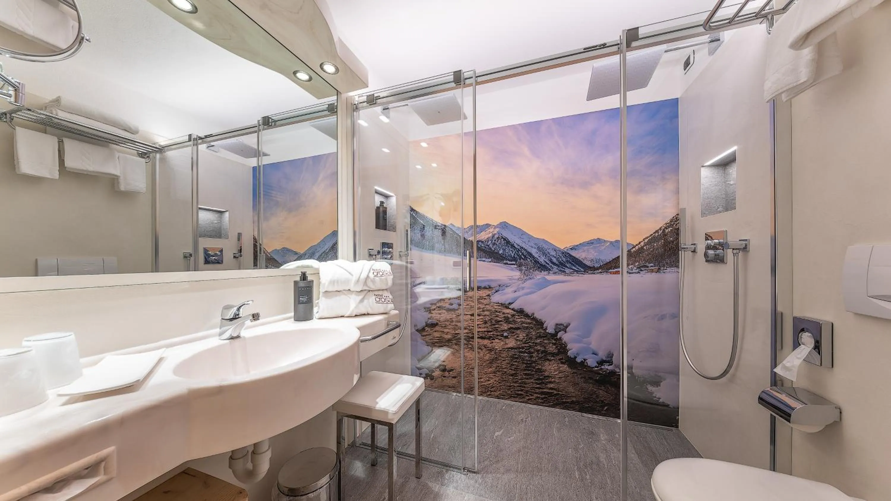 Bathroom in Hotel Crosal