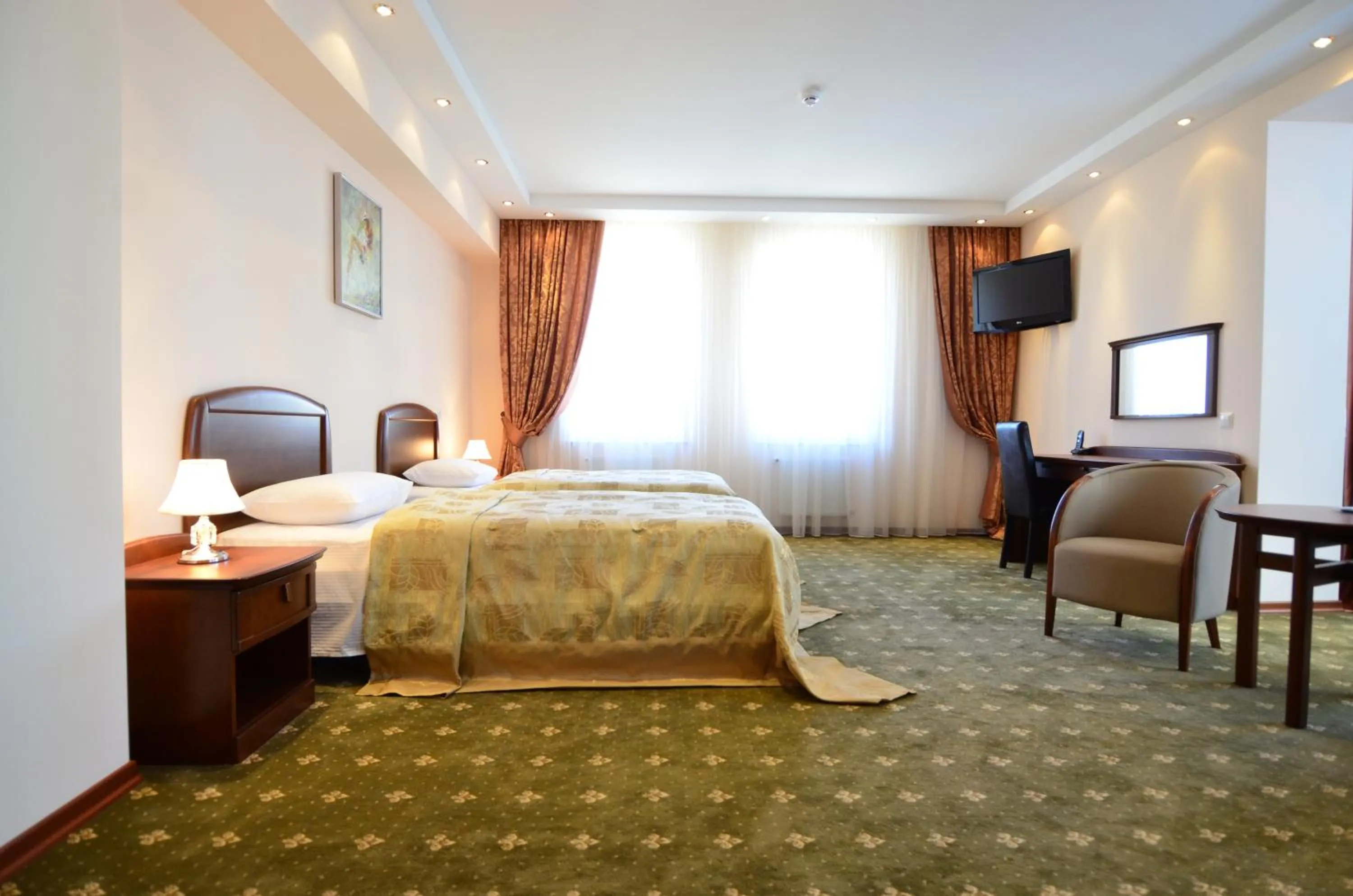 Photo of the whole room, Bed in Platinum Hotel