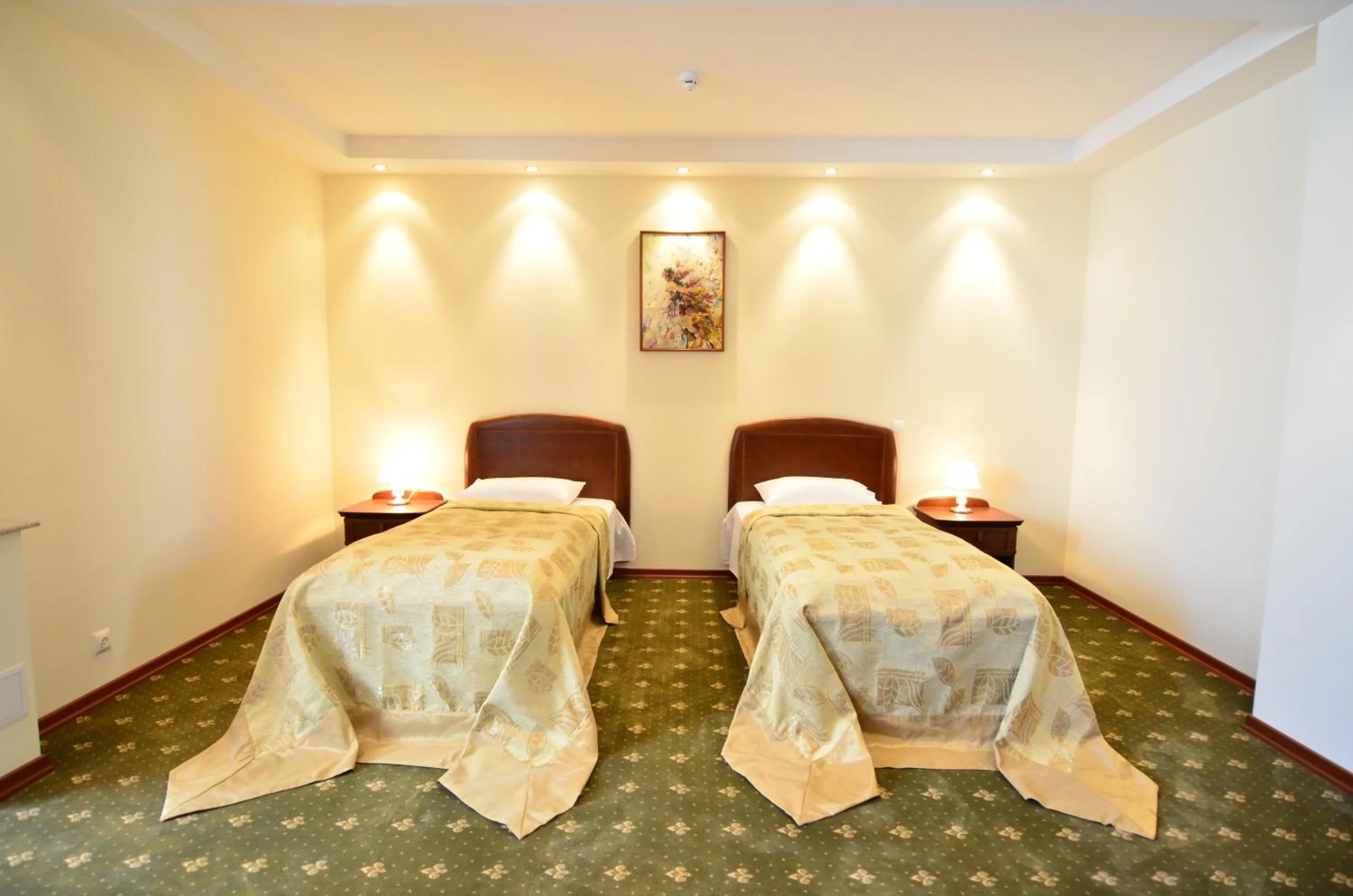 Photo of the whole room, Bed in Platinum Hotel