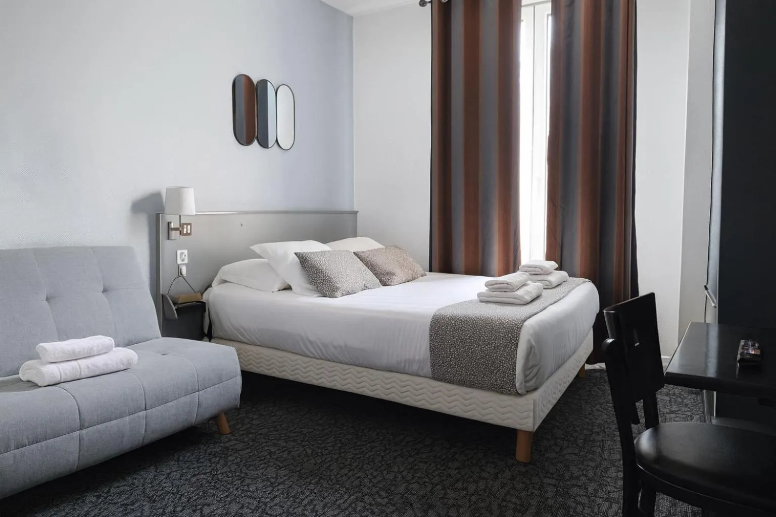 Bed in Hôtel du Parc Montsouris