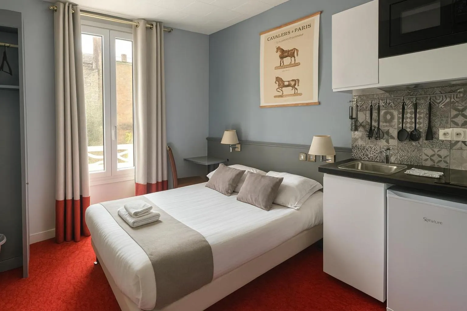 Bed in Hôtel du Parc Montsouris