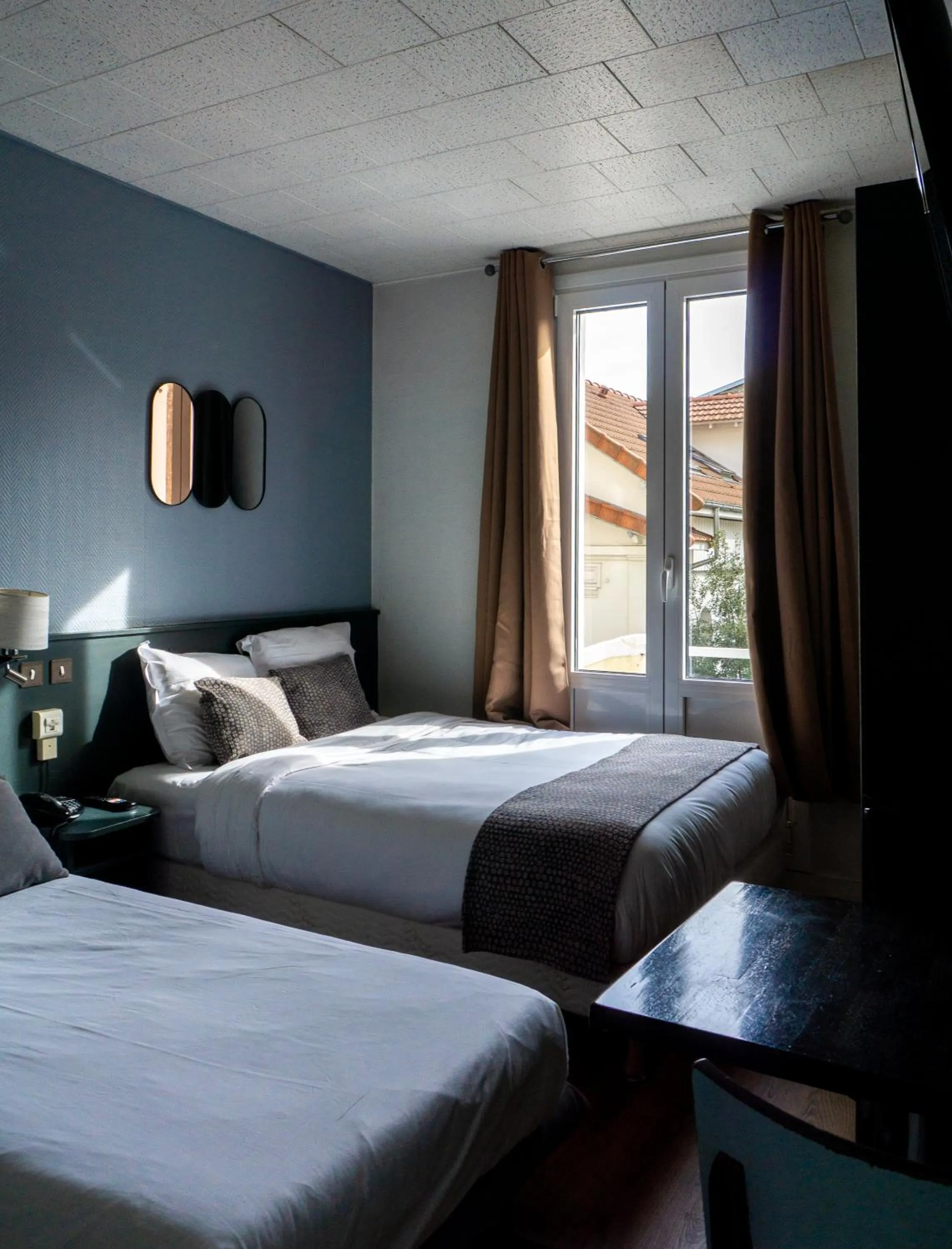 Twin Room in Hôtel du Parc Montsouris