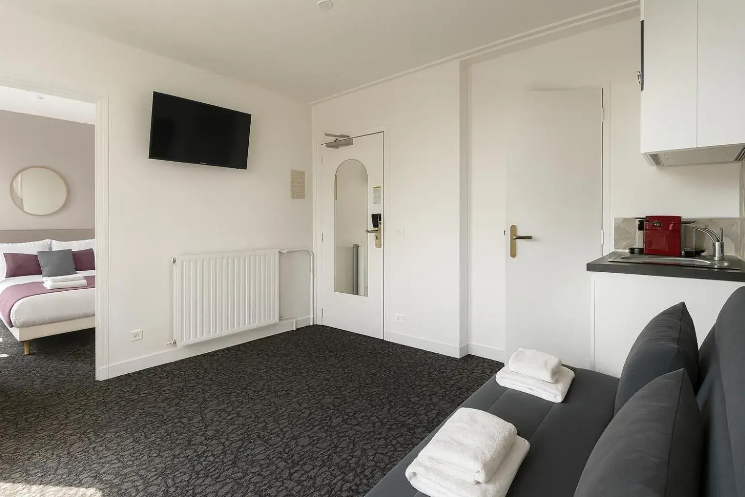 Family Suite with Kitchenette in Hôtel du Parc Montsouris Family Suite with Kitchenette in Hôtel du Parc Montsouris